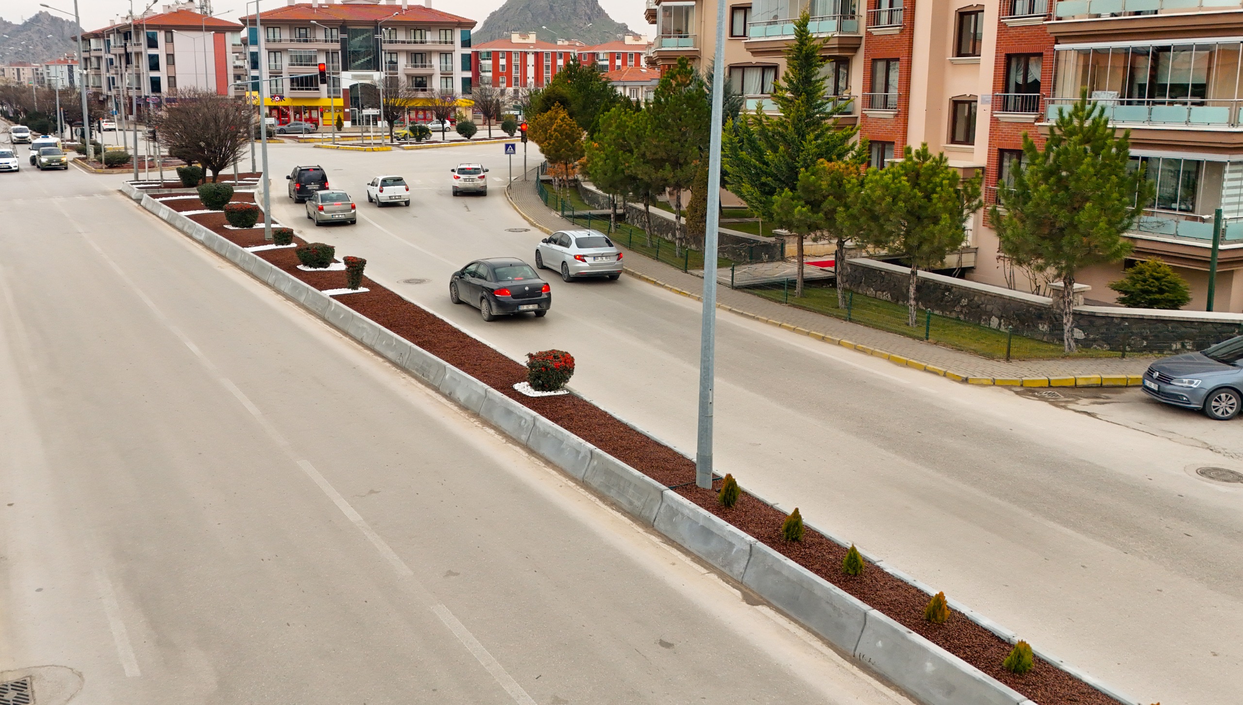 Selçuklu Mahallesi’nde Orta Refüj Düzenleme Çalışmaları Tamamlandı