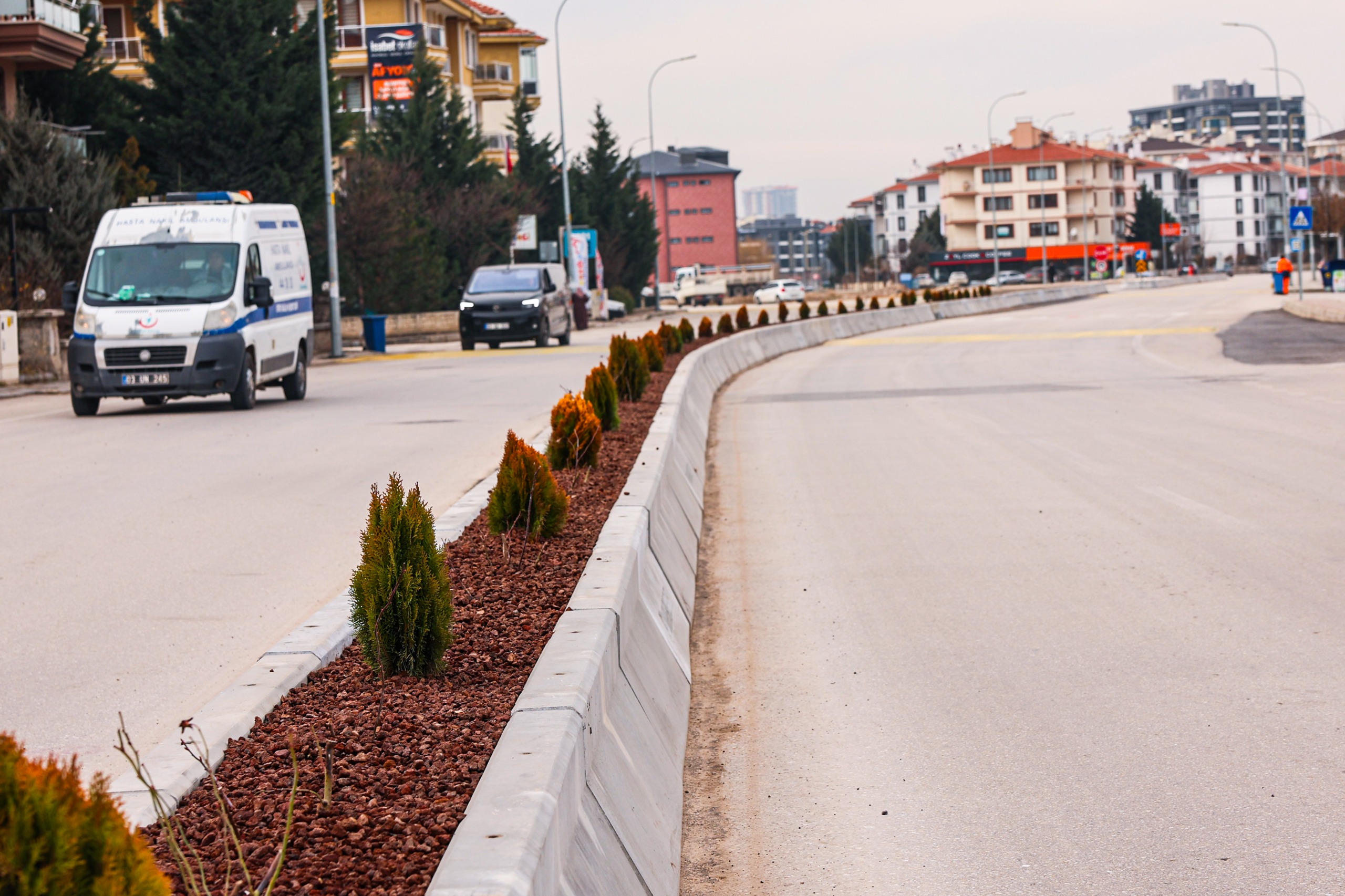 Selçuklu Mahallesi’nde Orta Refüj Düzenleme Çalışmaları Tamamlandı