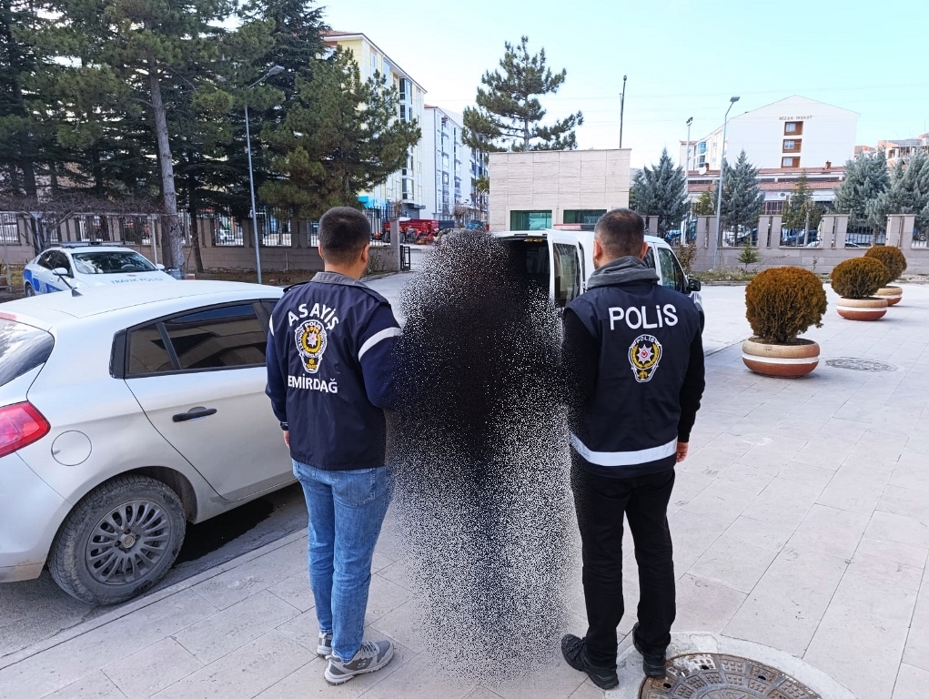 ZEHİR TACİRLERİNE DARBE: 2 KİŞİ TUTUKLANDI
