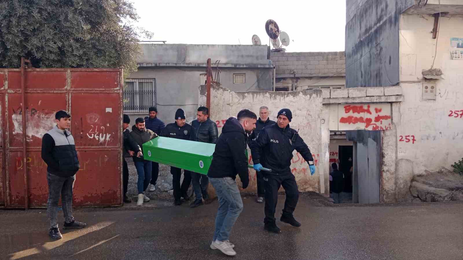 Genç Kadın Evinde Ölü Bulundu, Kocası Gözaltına Alındı