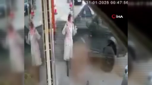ARAÇ KONTROLDEN ÇIKTI BÖREKÇİ DÜKKÂNINA DALDI