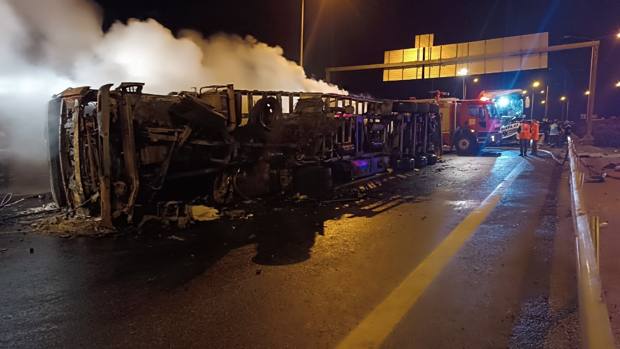 Otomobil, Otobüs ve Tırın Karıştığı Zincirleme Kazada: 1 Ölü, 19 Yaralı