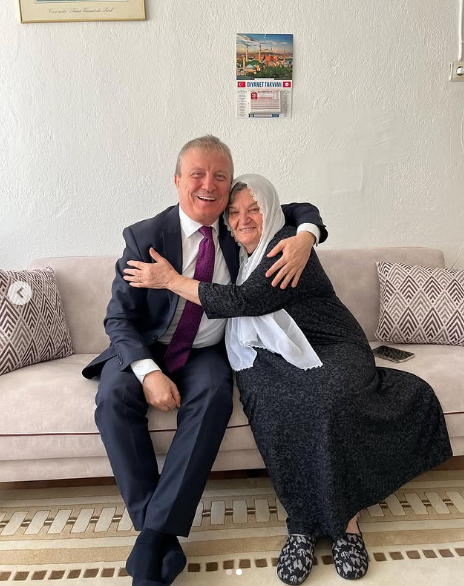 AK PARTİLİ KOÇAK’TAN  VEFANIN GÜZEL ÖRNEĞİ
