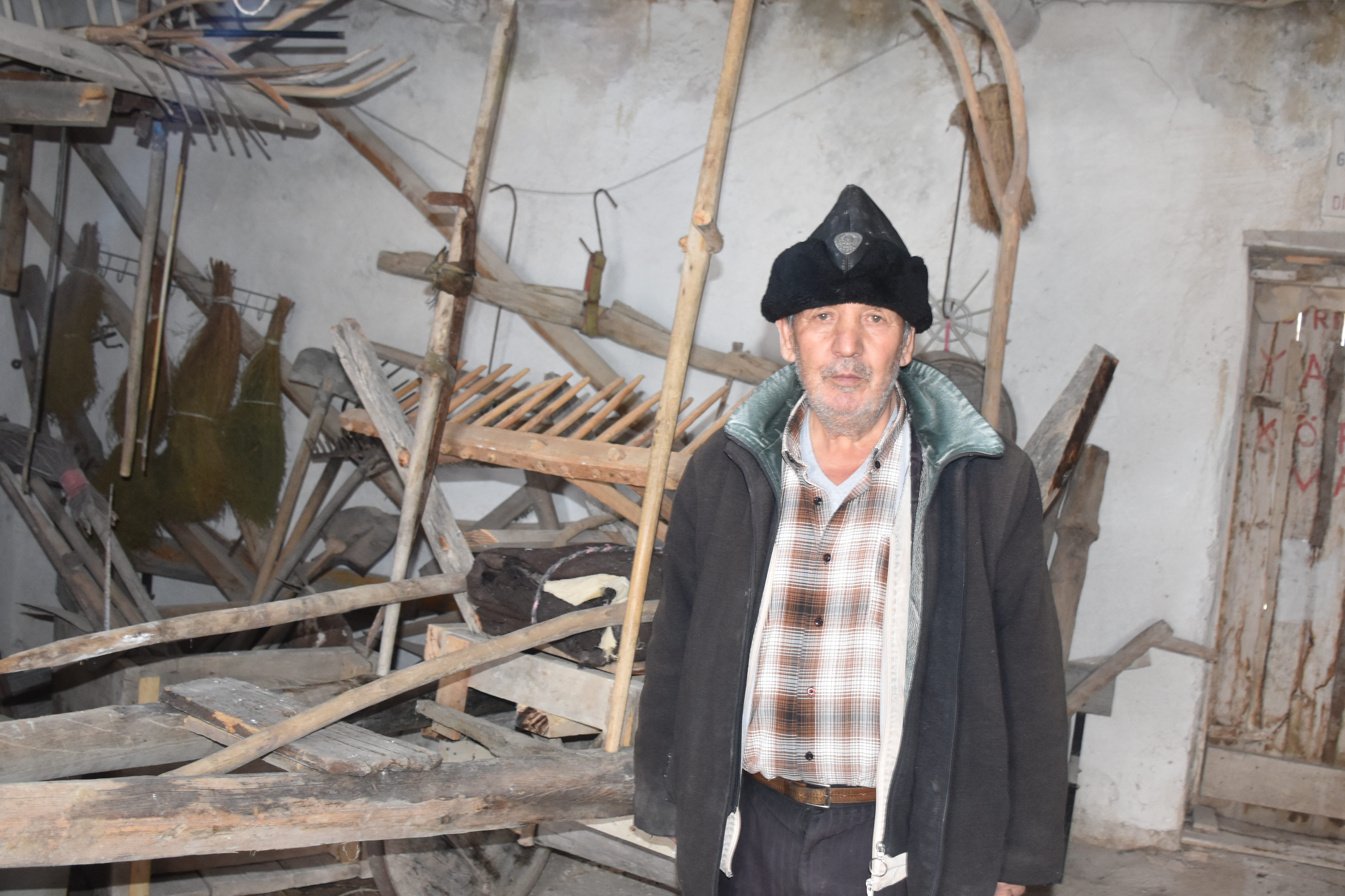 Taş Ustası Mustafa Mermer, Geçmişin İzlerini Atölyesinde Sergiliyor