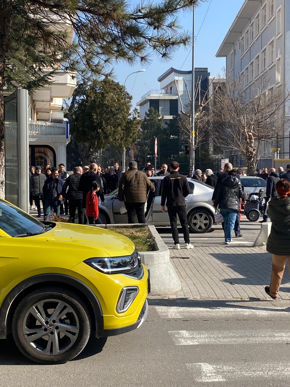 İki Otomobil Çarpıştı: Şans Eseri Yaralanan Yok