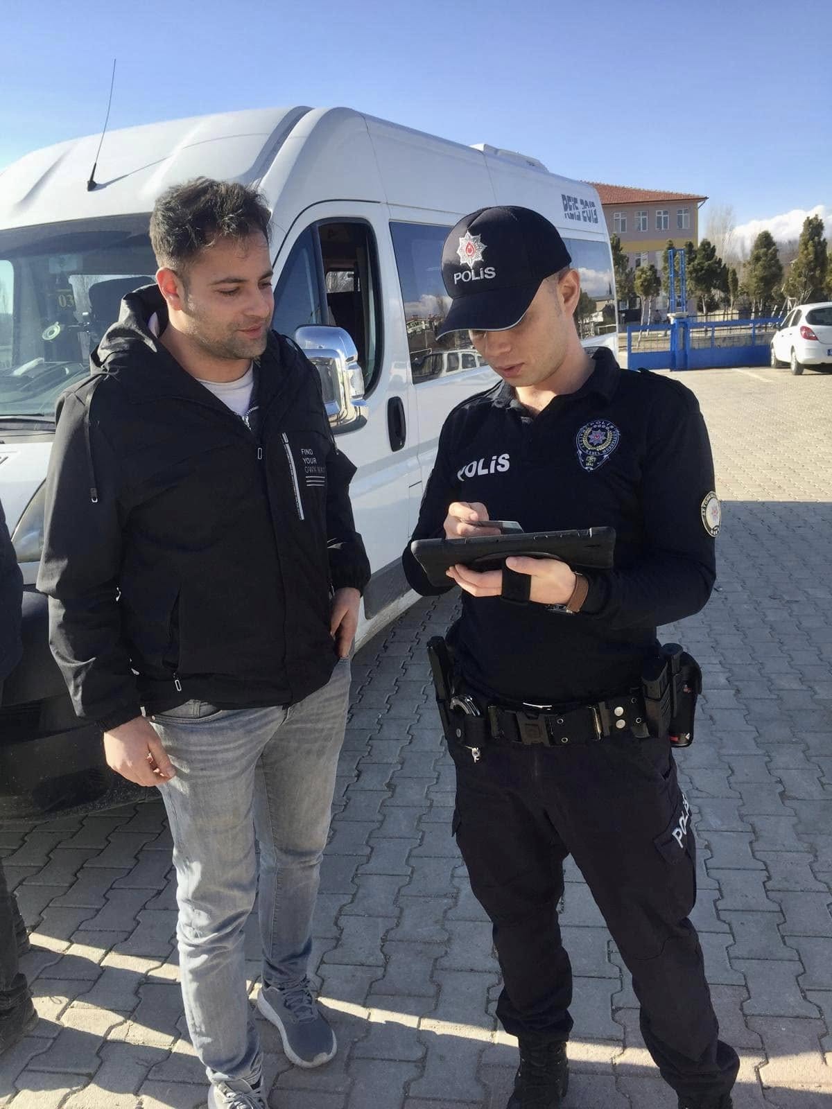 SİNANPAŞA’DA OKUL  SERVİSLERİNE SIKI DENETİM