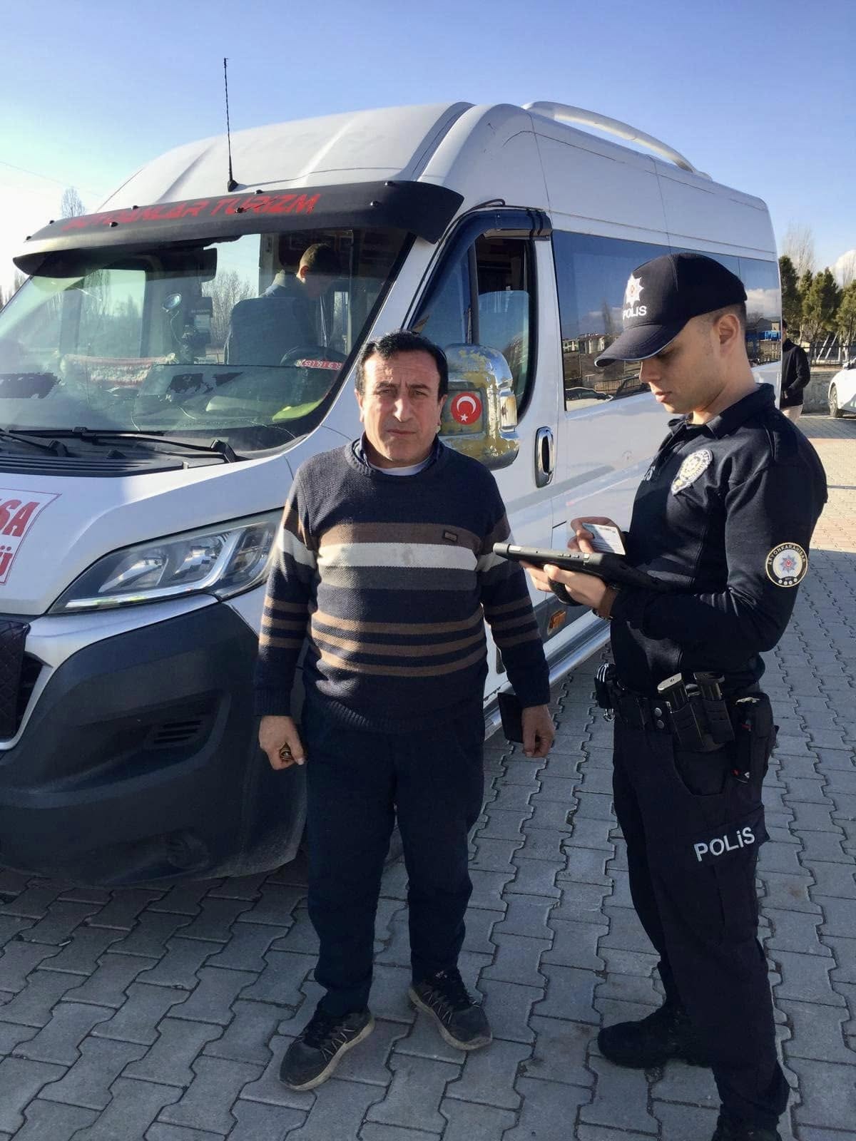 SİNANPAŞA’DA OKUL  SERVİSLERİNE SIKI DENETİM