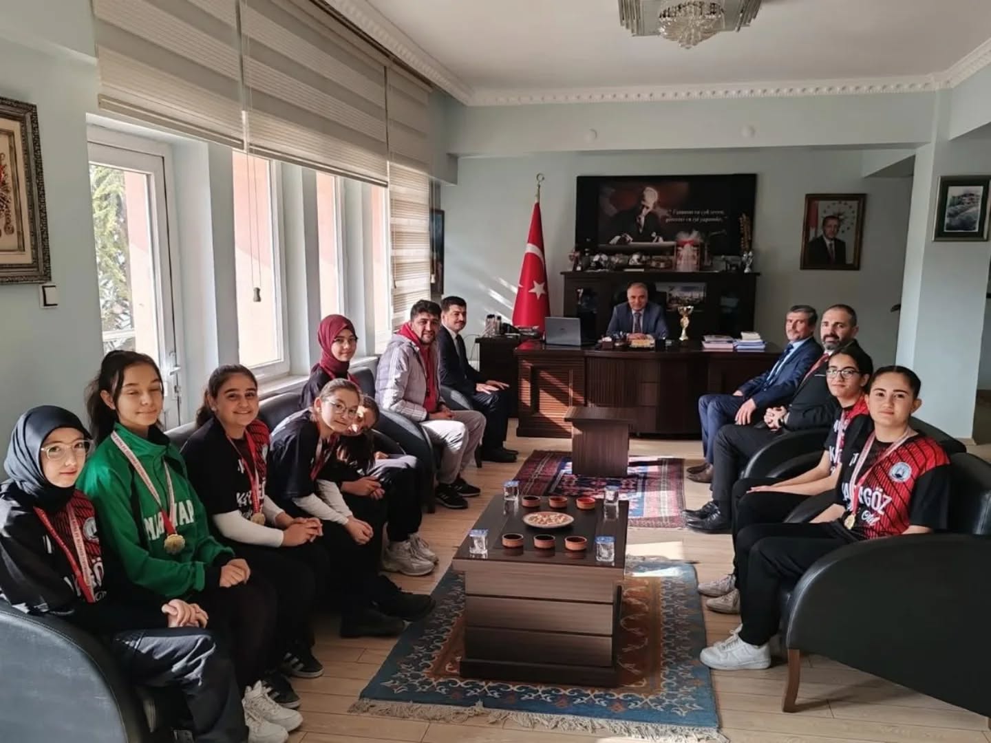 Şampiyon İzzet Taşbaş İho'dan, Kaymakam Duru'ya Ziyaret