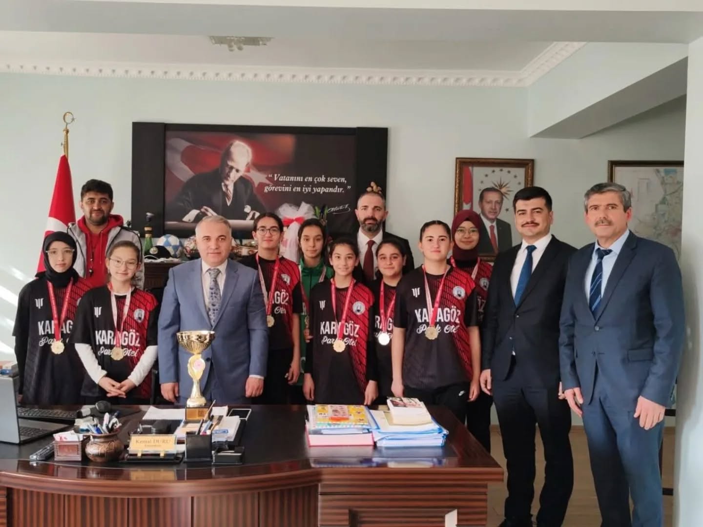 Şampiyon İzzet Taşbaş İho'dan, Kaymakam Duru'ya Ziyaret