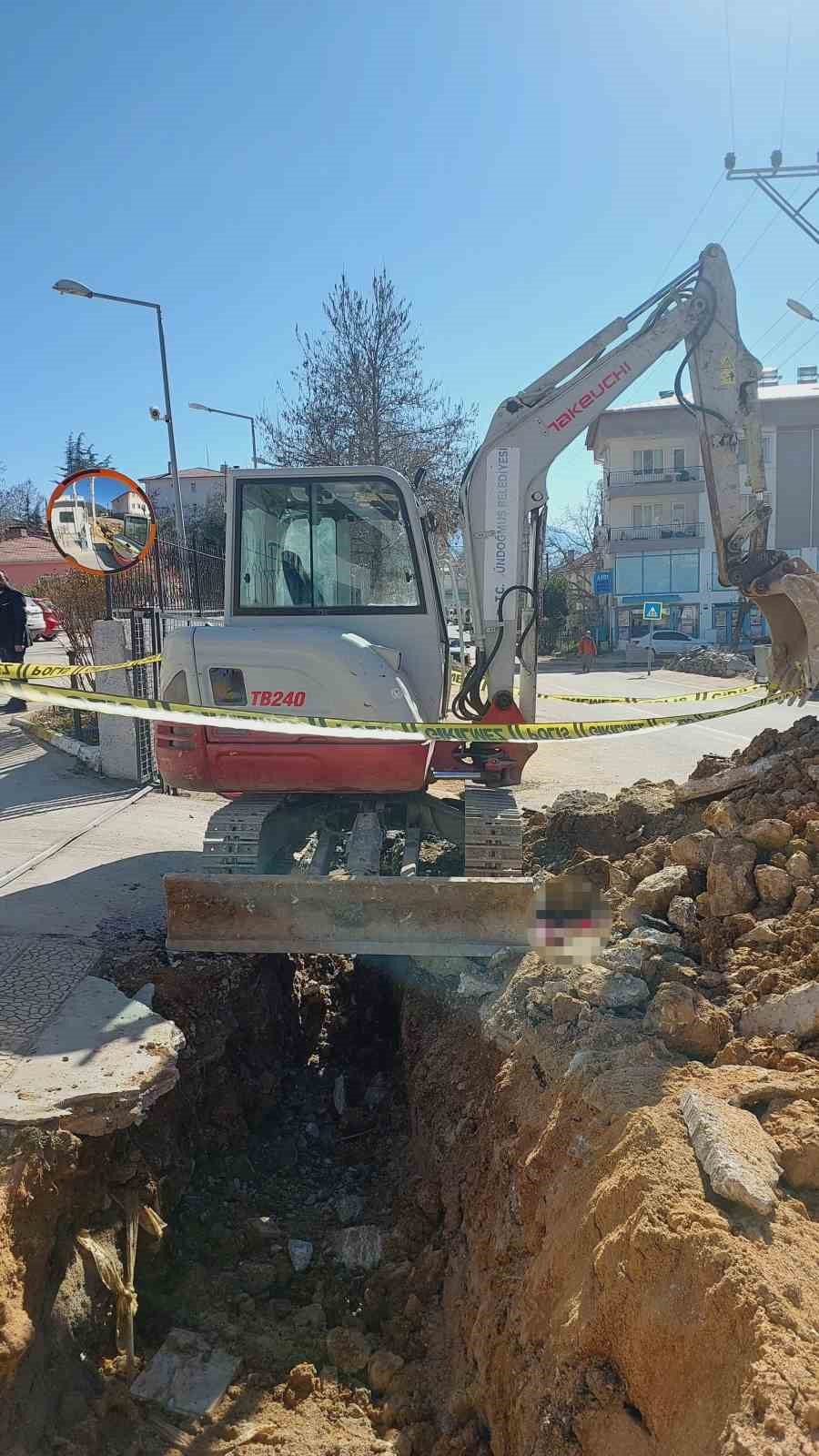 Kepçe Kovası İşçiyi Ezdi