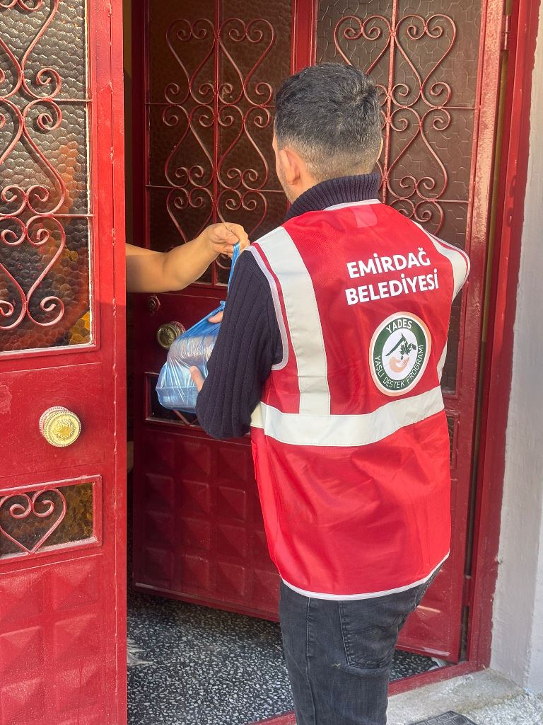 EMİRDAĞ BELEDİYESİ'NDEN YAŞLILARA DESTEK ELİ
