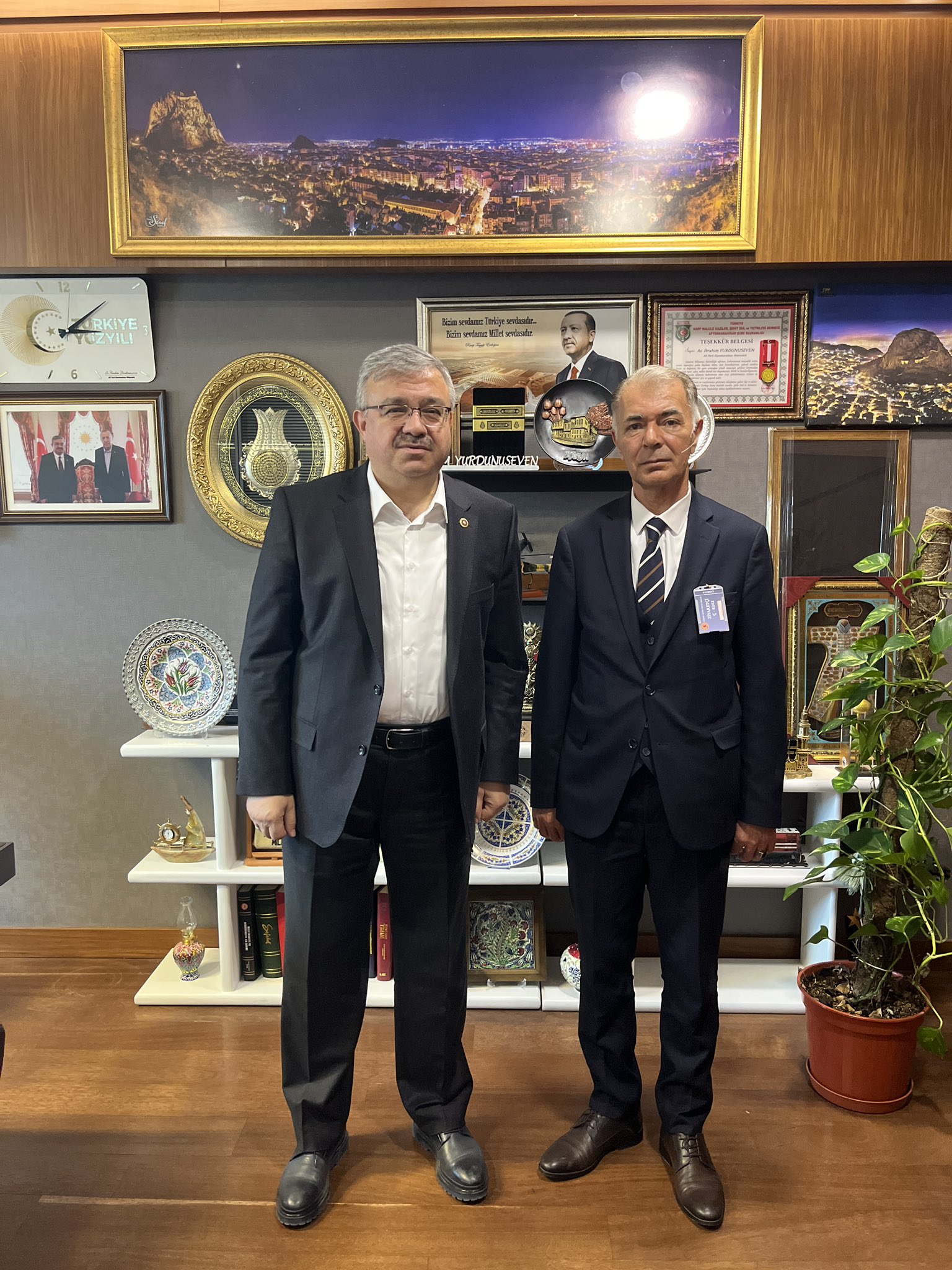 VEKİL YURDUNUSEVEN TECRÜBELİ MÜDÜR ALTUNBULAK’I KONUK ETTİ
