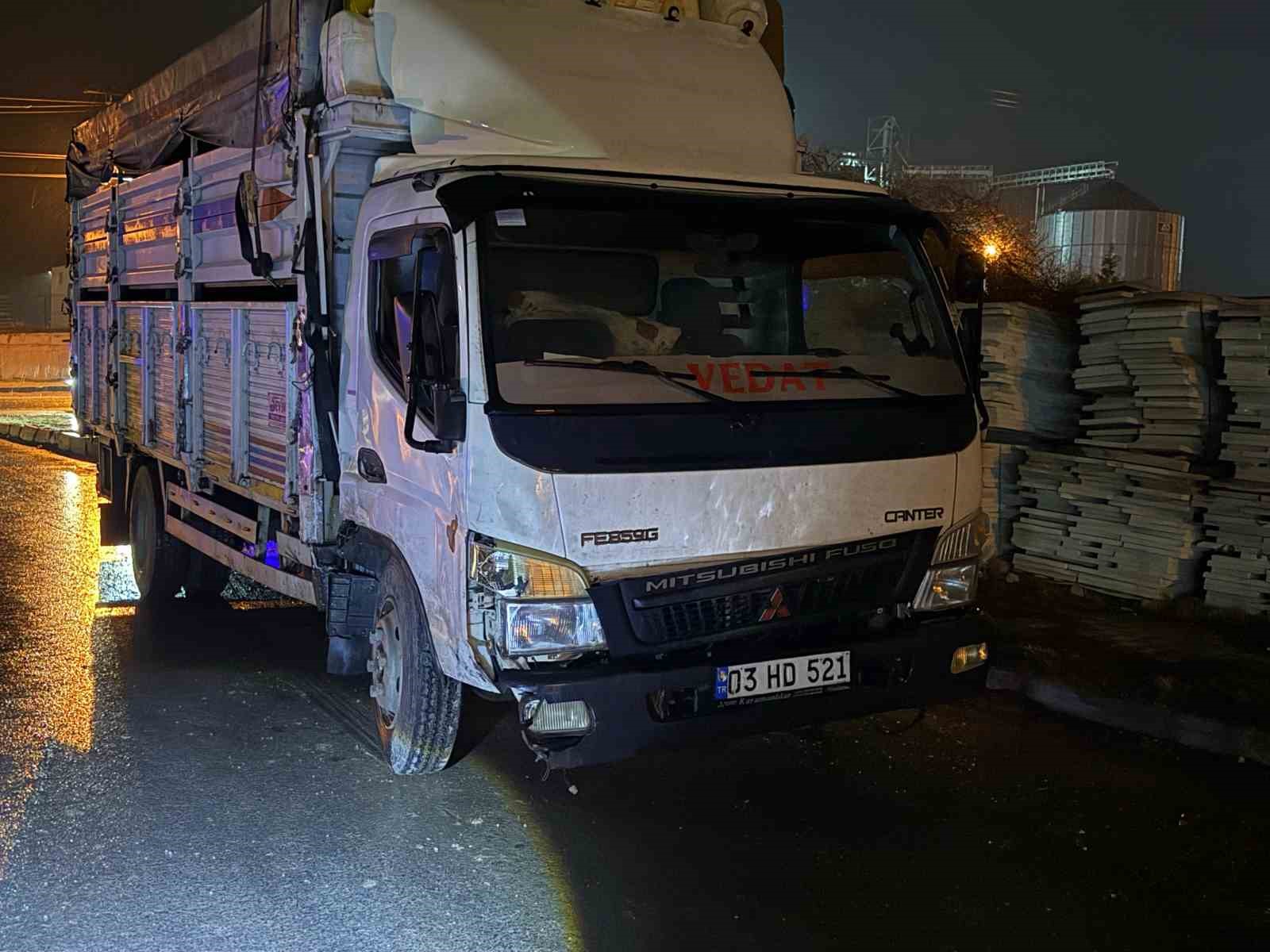 Kamyon İle Minibüsün Çarpıştığı Kaza Güvenlik Kamerasında