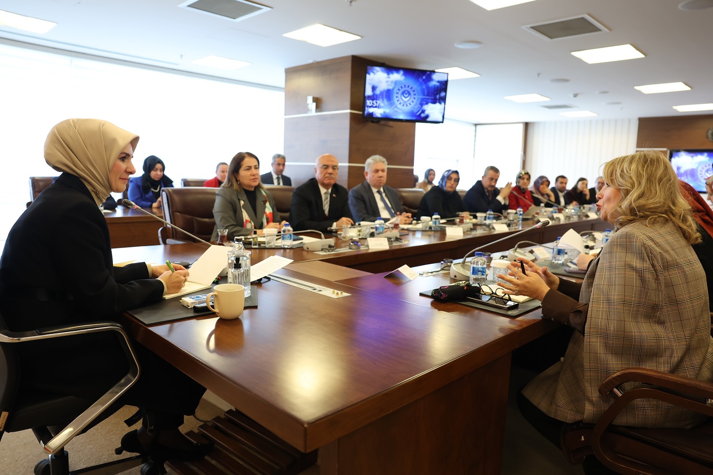 AFYONLU BAKAN’IN GÜNDEMİ STK’LAR OLDU