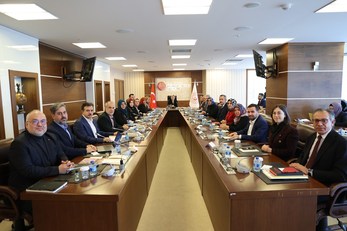AFYONLU BAKAN’IN GÜNDEMİ STK’LAR OLDU