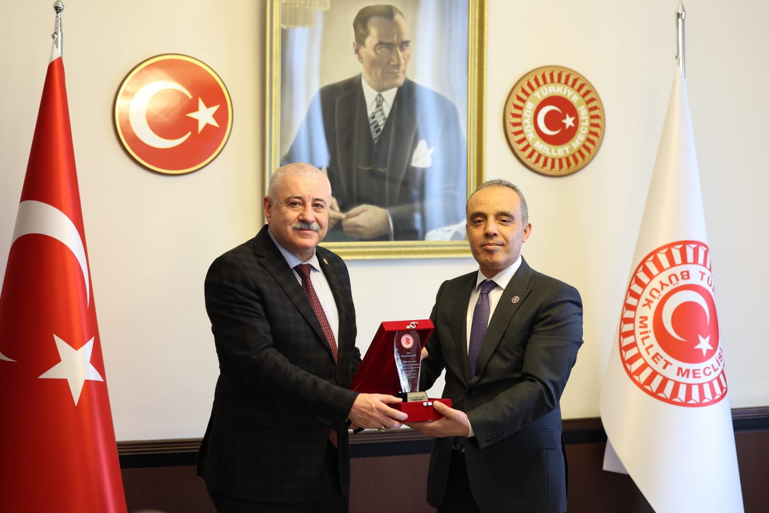 AFYON EMNİYETİNDE YENİ BİR DÖNEM BAŞLIYOR BAŞARILI MÜDÜR EROL ANKARA’YA VEDA ETTİ