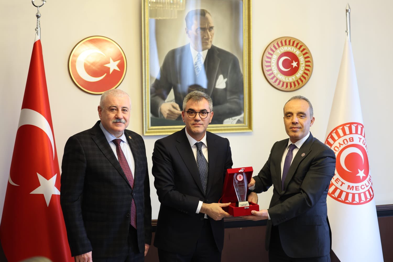 AFYON EMNİYETİNDE YENİ BİR DÖNEM BAŞLIYOR BAŞARILI MÜDÜR EROL ANKARA’YA VEDA ETTİ