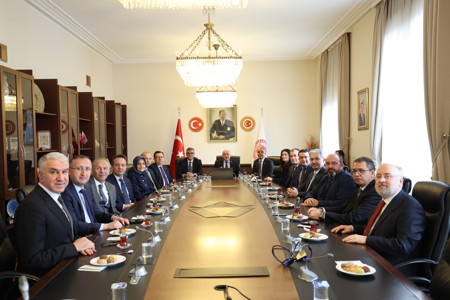 AFYON EMNİYETİNDE YENİ BİR DÖNEM BAŞLIYOR BAŞARILI MÜDÜR EROL ANKARA’YA VEDA ETTİ