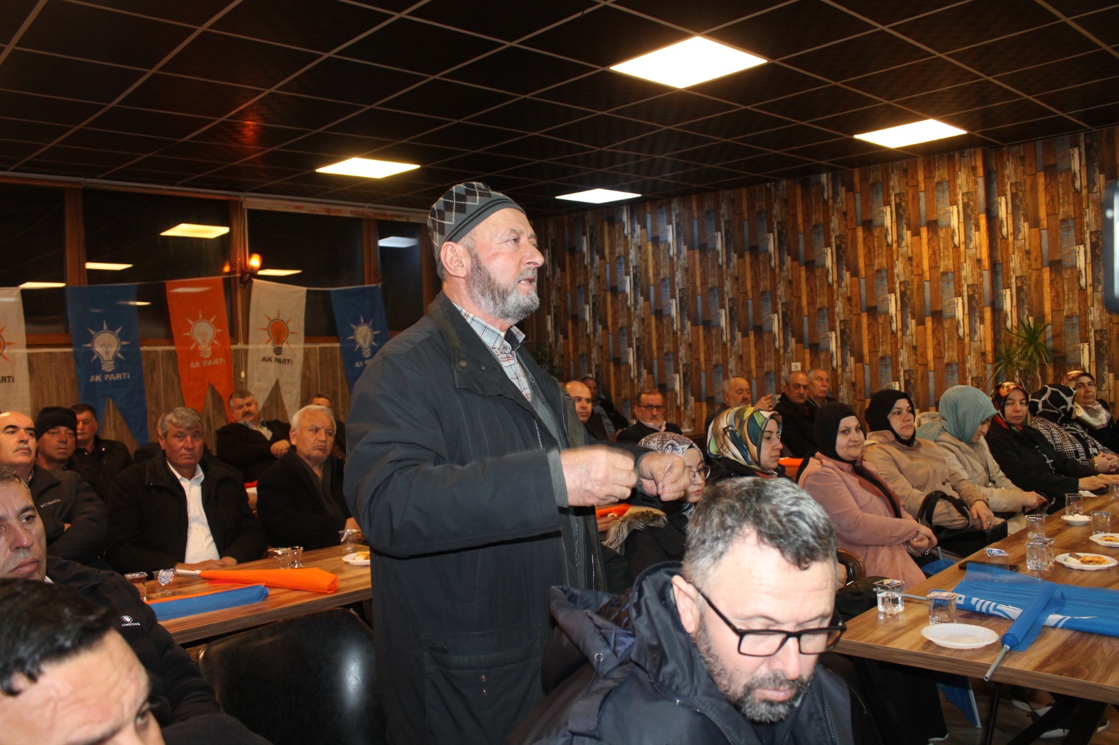 AK Parti Çay İlçe Danışma Meclis Toplantısı Yapıldı: Altyapı ve Hükümet Konağı Çalışmaları Görüşüldü
