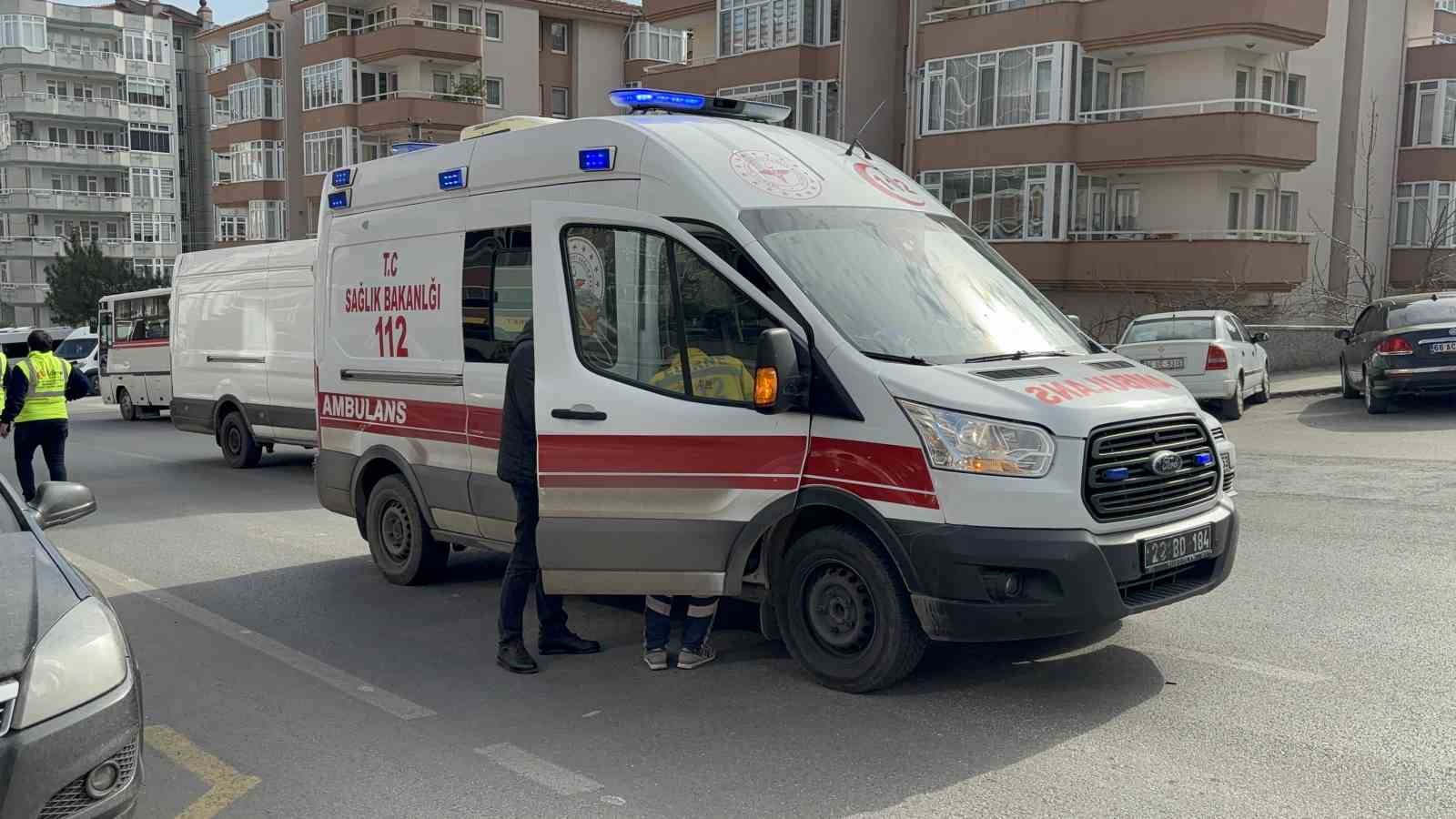 Otomobille Çarpışan Motosikletli Yaralandı