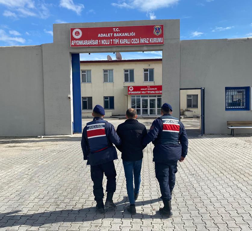FİRARİ ŞAHIS JANDARMADAN KAÇAMADI!