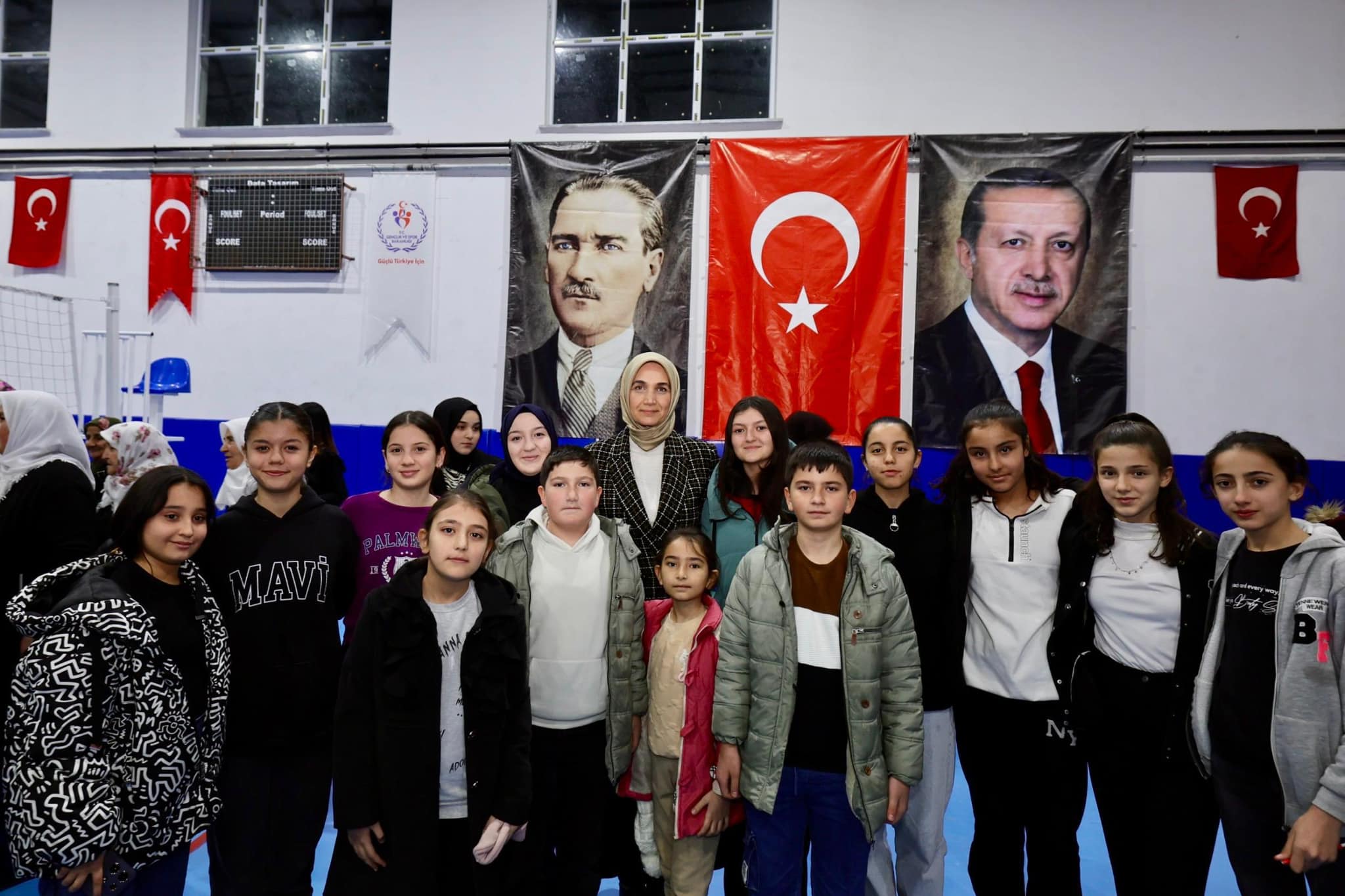 KIZ ÇOCUKLARININ ROL MODELİ VALİ YİĞİTBAŞI