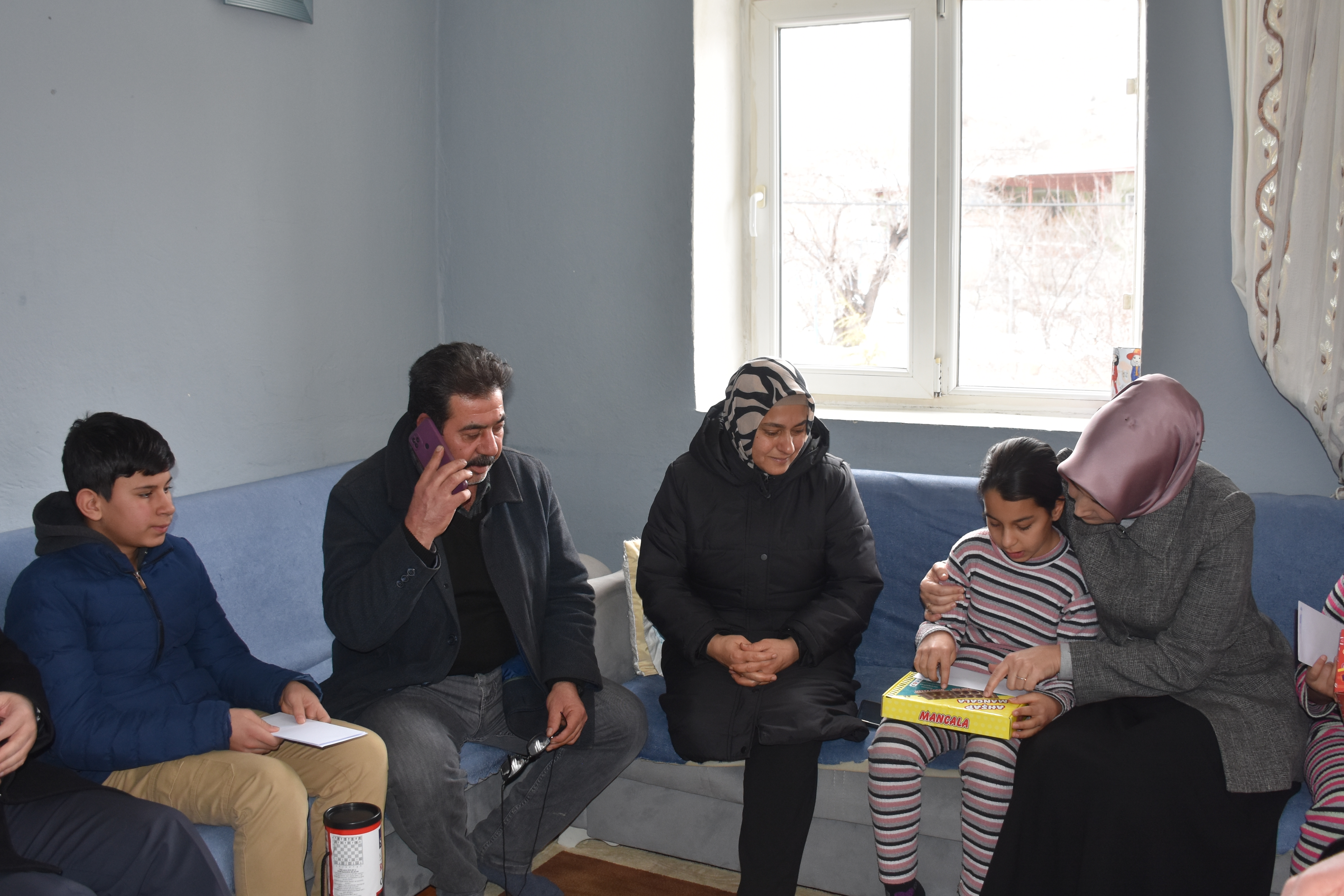 Afyonkarahisar Valisi Yiğitbaşı, Depremin 2. Yılında Depremzede Aileleri Ziyaret Etti