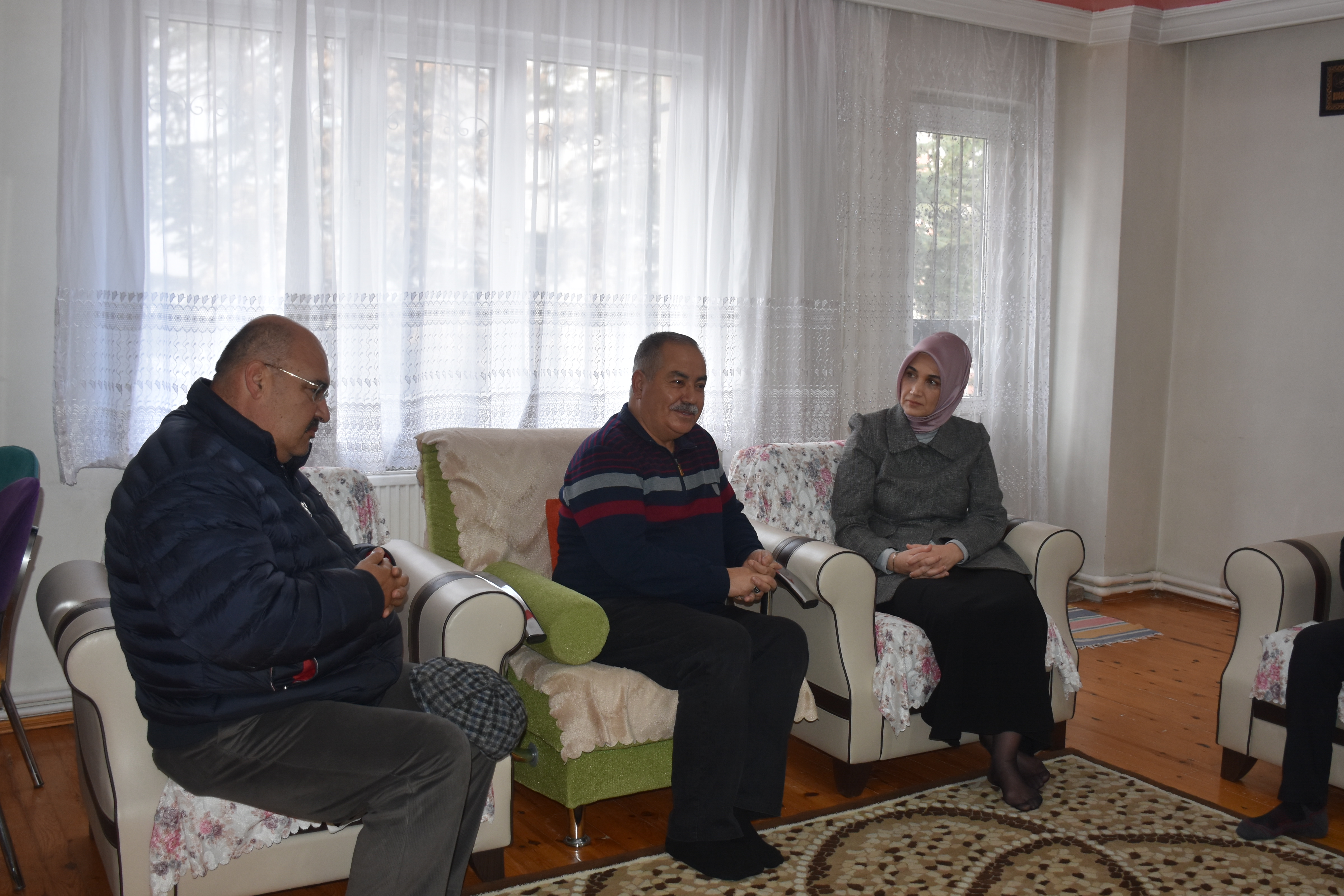 Afyonkarahisar Valisi Yiğitbaşı, Depremin 2. Yılında Depremzede Aileleri Ziyaret Etti