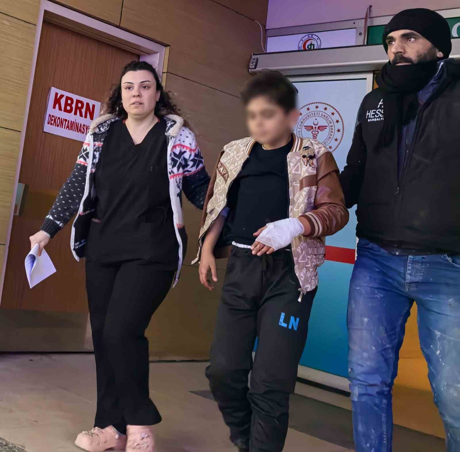 Okulun Duvarına Tırmanırken Eline Tel Saplanan Çocuk Yaralandı