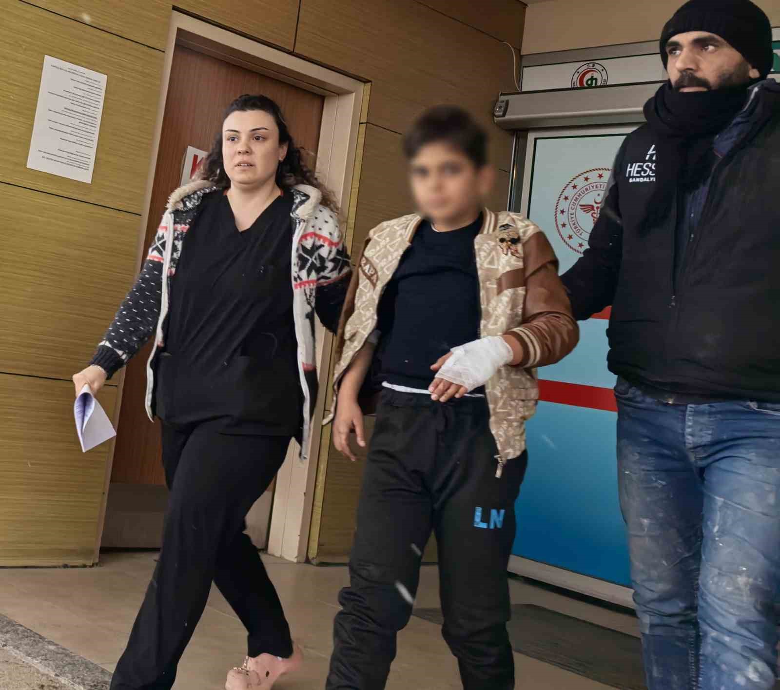 Okulun Duvarına Tırmanırken Eline Tel Saplanan Çocuk Yaralandı