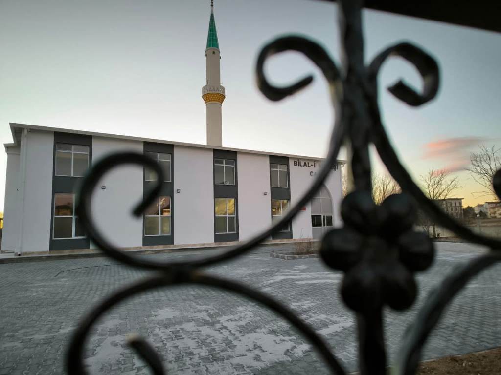 İSCEHİSAR'DA BİLALİ HABEŞİ CAMİİ İBADETE AÇILIYOR