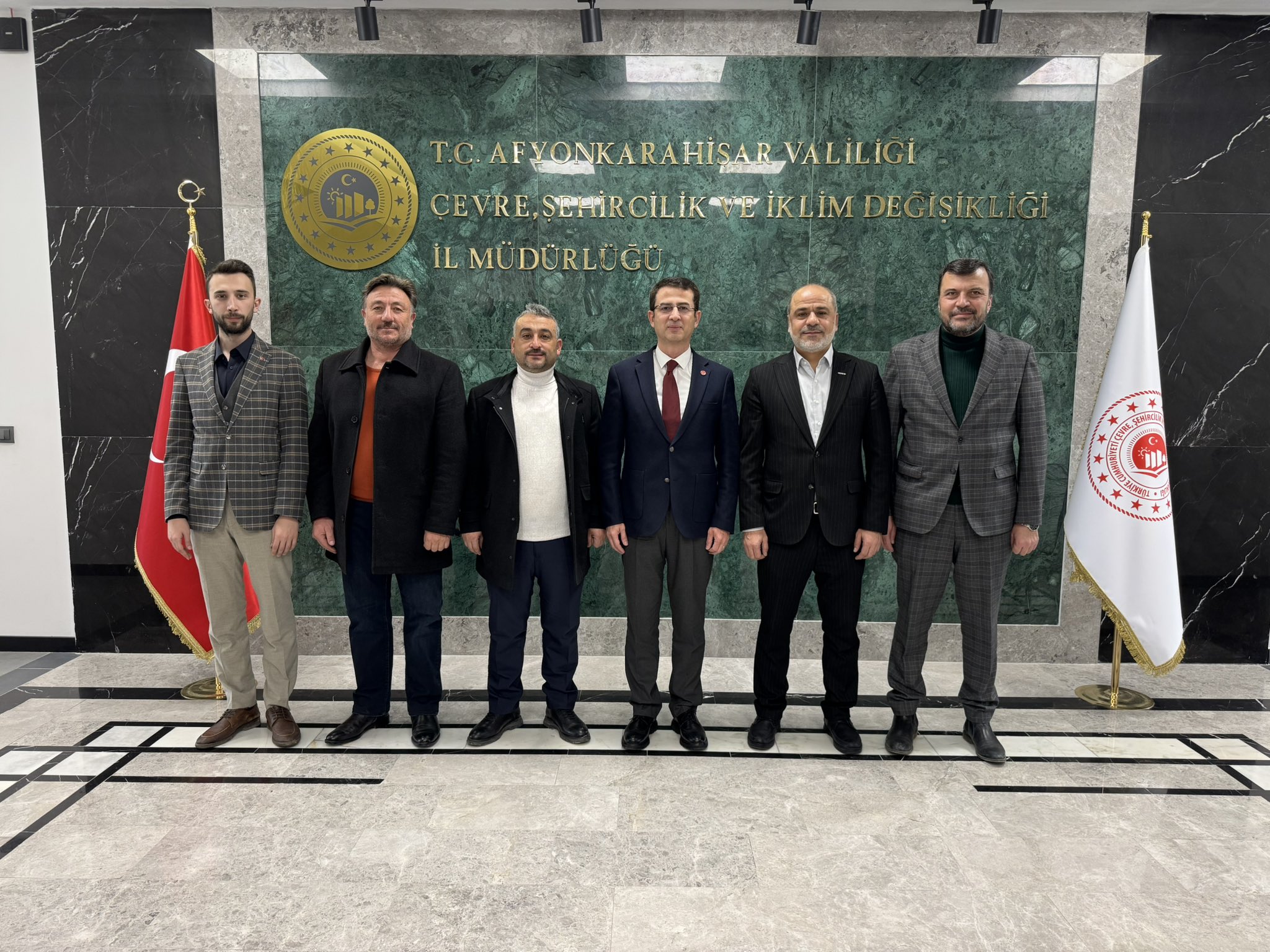 BAŞKAN İŞLEK VE EKİBİ  MÜDÜR KARAYOL’U ZİYARET ETTİ