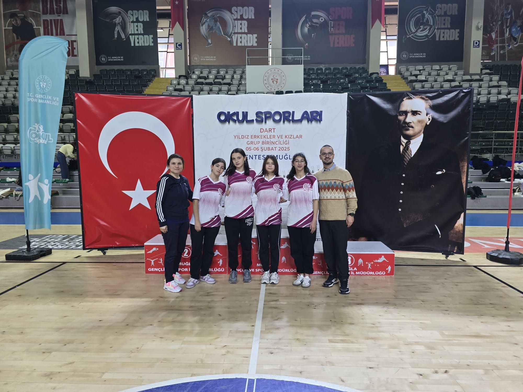 YUNUS EMRE’NİN KIZLARI  DARTTA ŞAMPİYONLUĞA KOŞUYOR