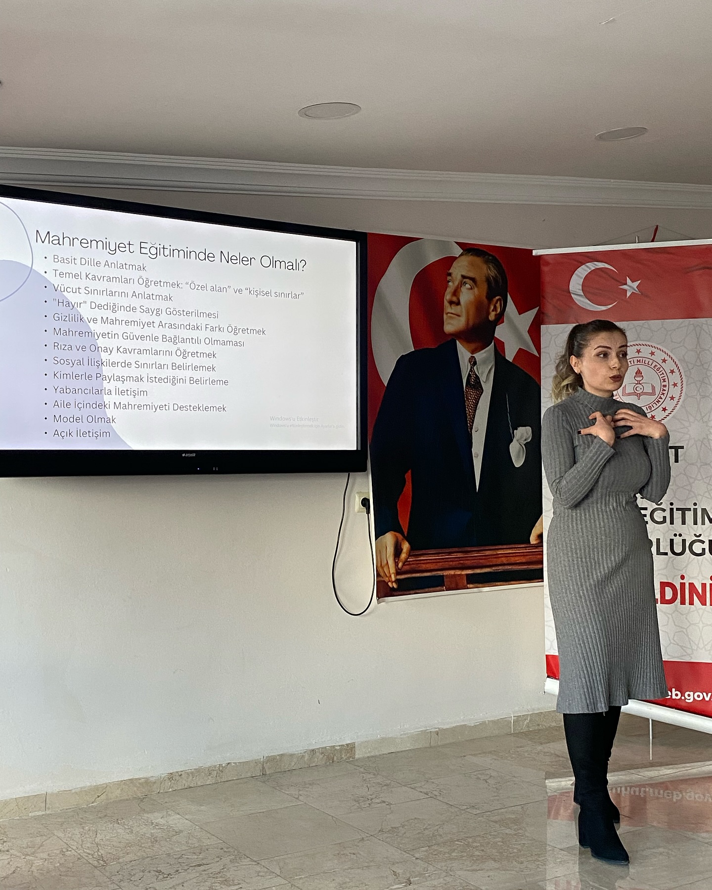 Şuhut İlçesinde, "Bilinçli Teknoloji Kullanımı ve Dijital Mahremiyet Eğitimi" Semineri Düzenlendi