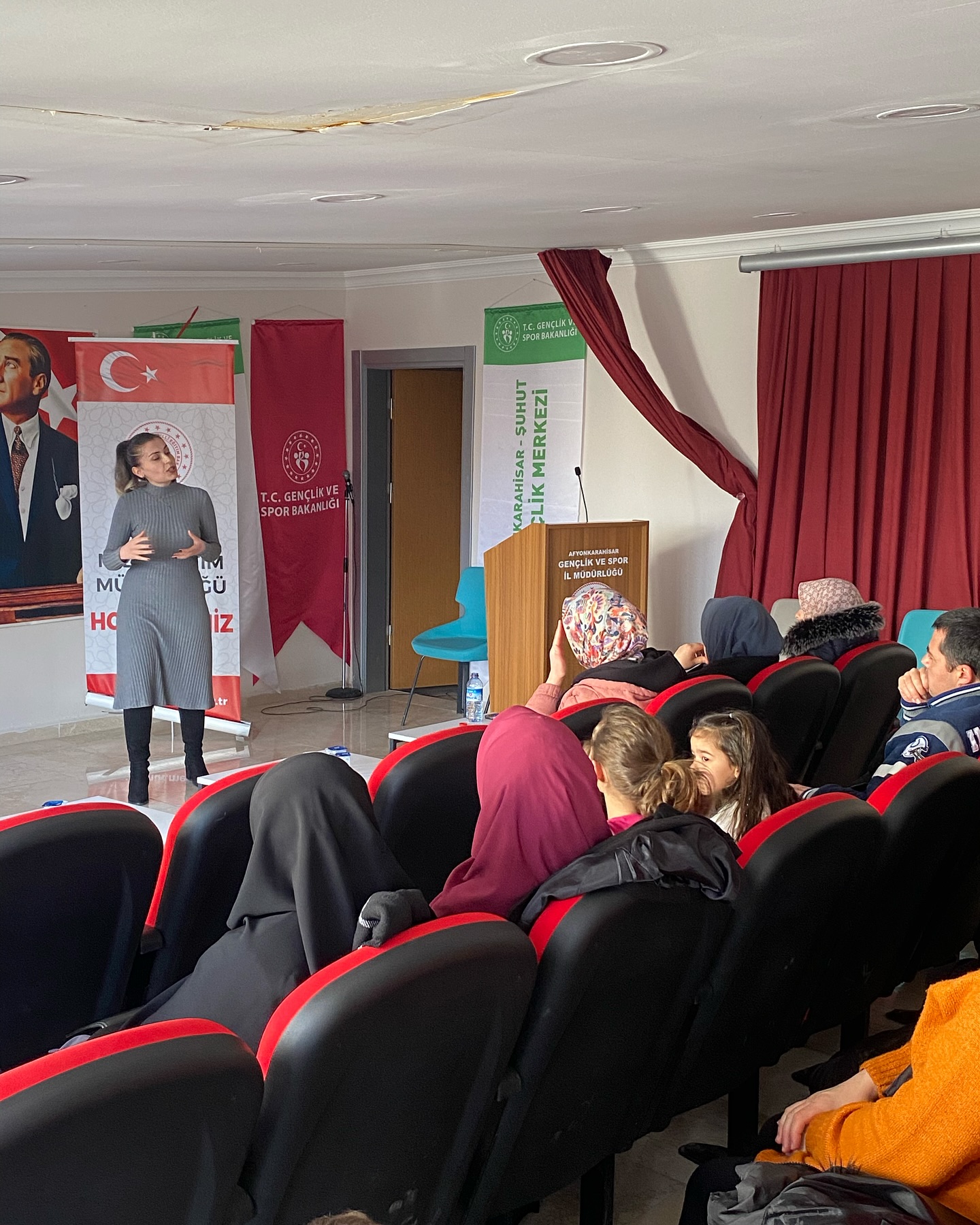 Şuhut İlçesinde, "Bilinçli Teknoloji Kullanımı ve Dijital Mahremiyet Eğitimi" Semineri Düzenlendi