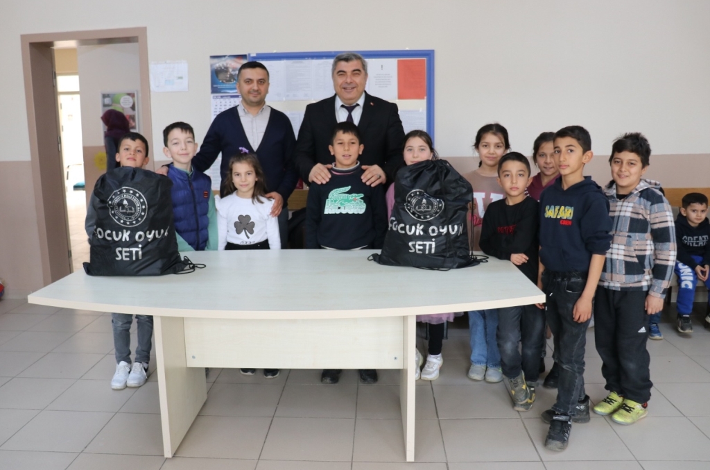 İLKOKUL ÖĞRENCİLERİ "İYİLİK HAREKETİ" BAŞLATTI