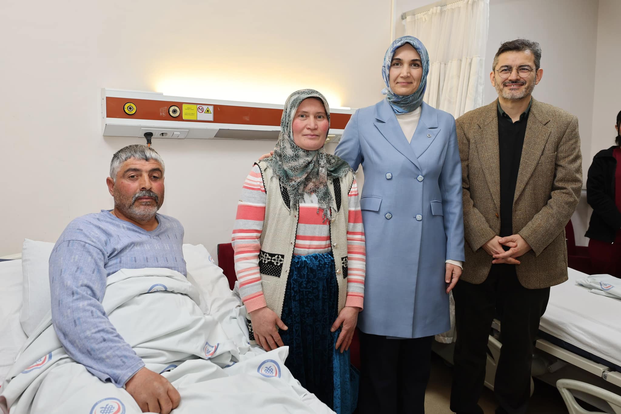 Devlet Ana, AFSÜ’de Kornea Nakli Olan Hastayı Ziyaret Etti