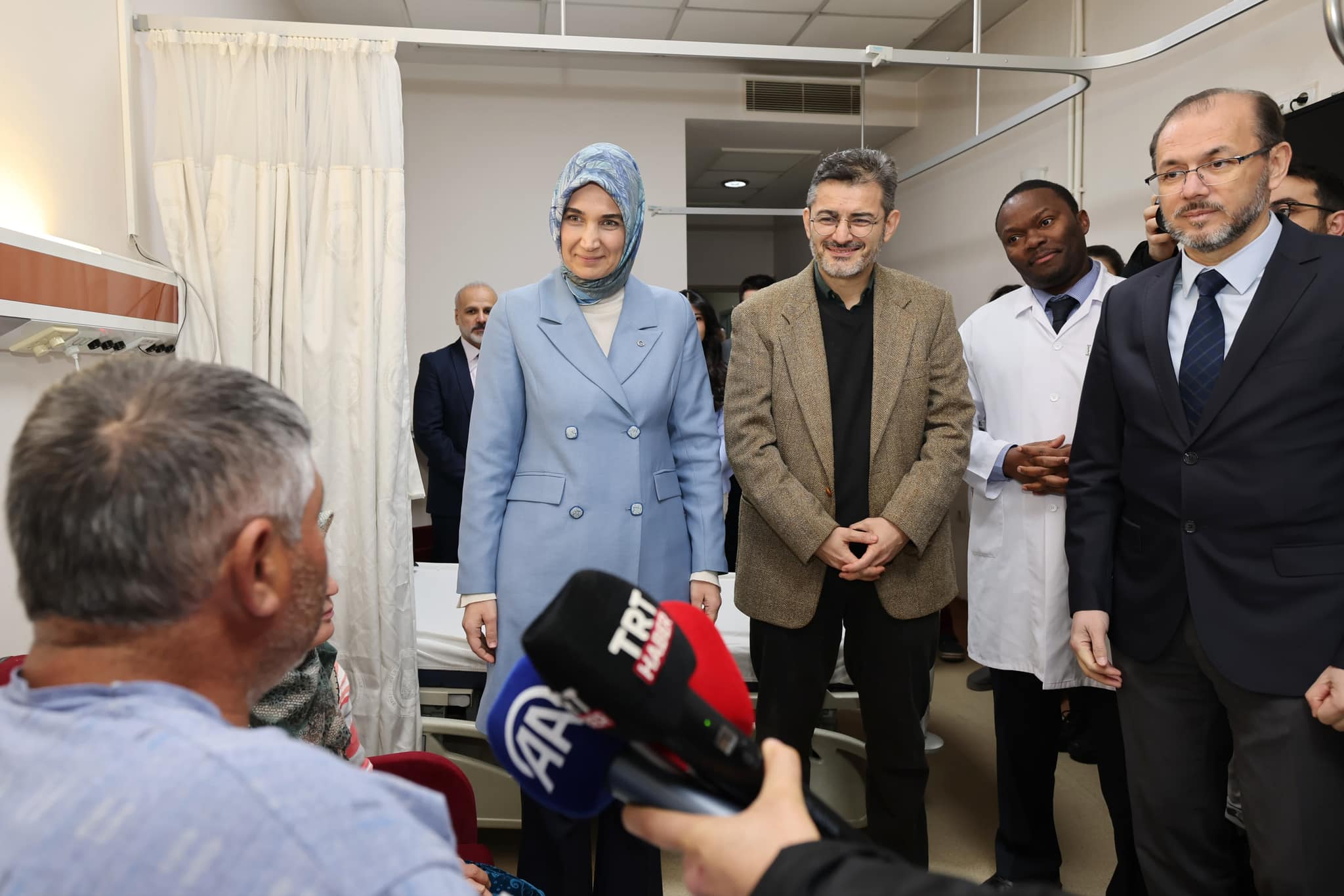 Devlet Ana, AFSÜ’de Kornea Nakli Olan Hastayı Ziyaret Etti
