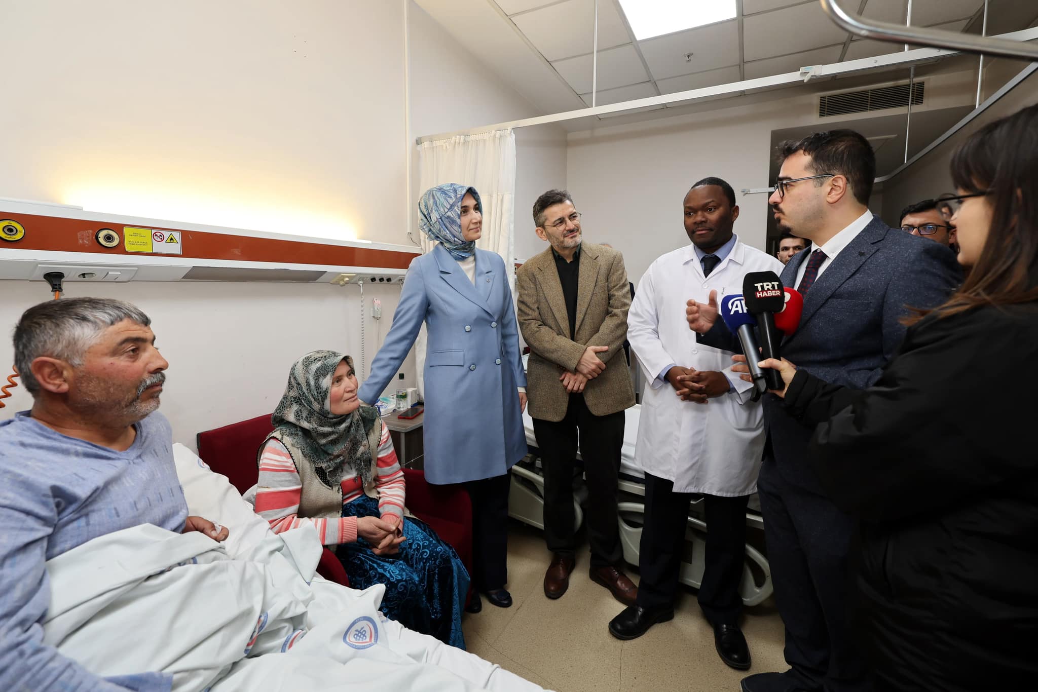 Devlet Ana, AFSÜ’de Kornea Nakli Olan Hastayı Ziyaret Etti