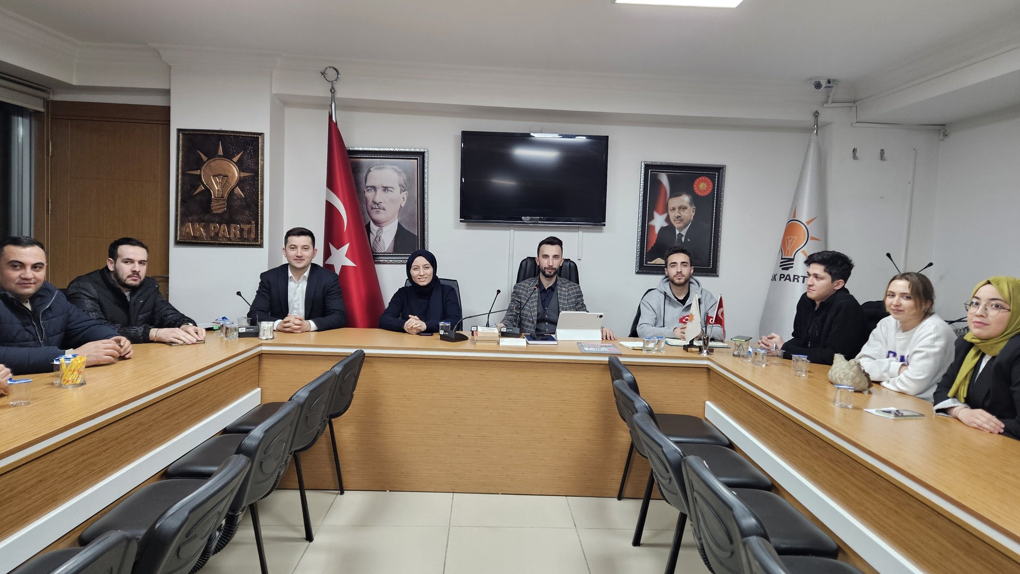 AK GENÇLİK İNTEPE BAŞKANLIĞINDA ÇALIŞMALARINI SÜRDÜRÜYOR