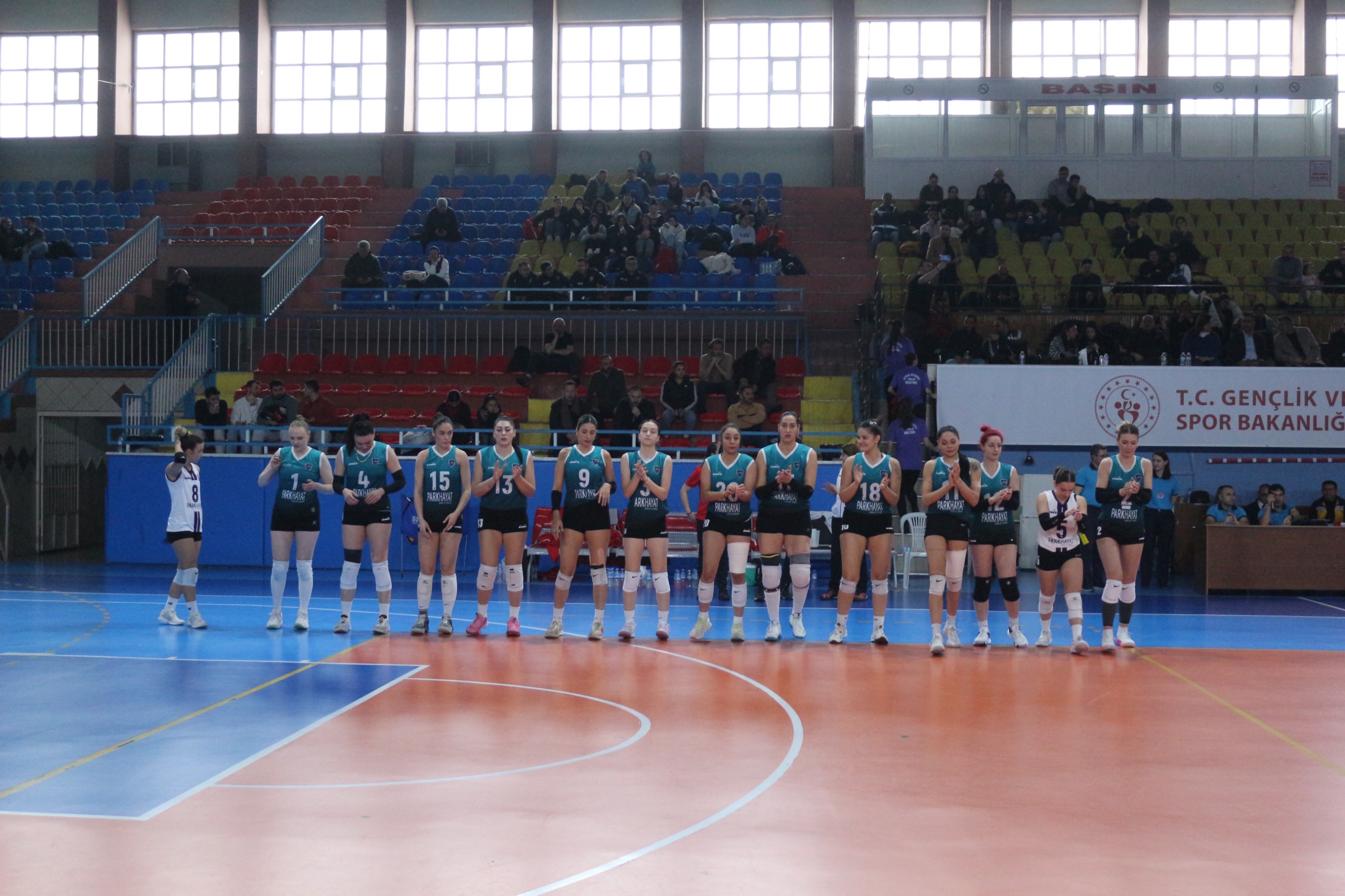 AFYON BELEDİYE YÜNTAŞ VOLEYBOL RAKİP TANIMIYOR