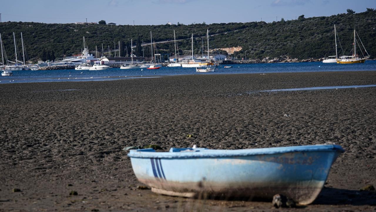 Ege kıyılarındaki deniz çekilmesi depremle ilgili değil