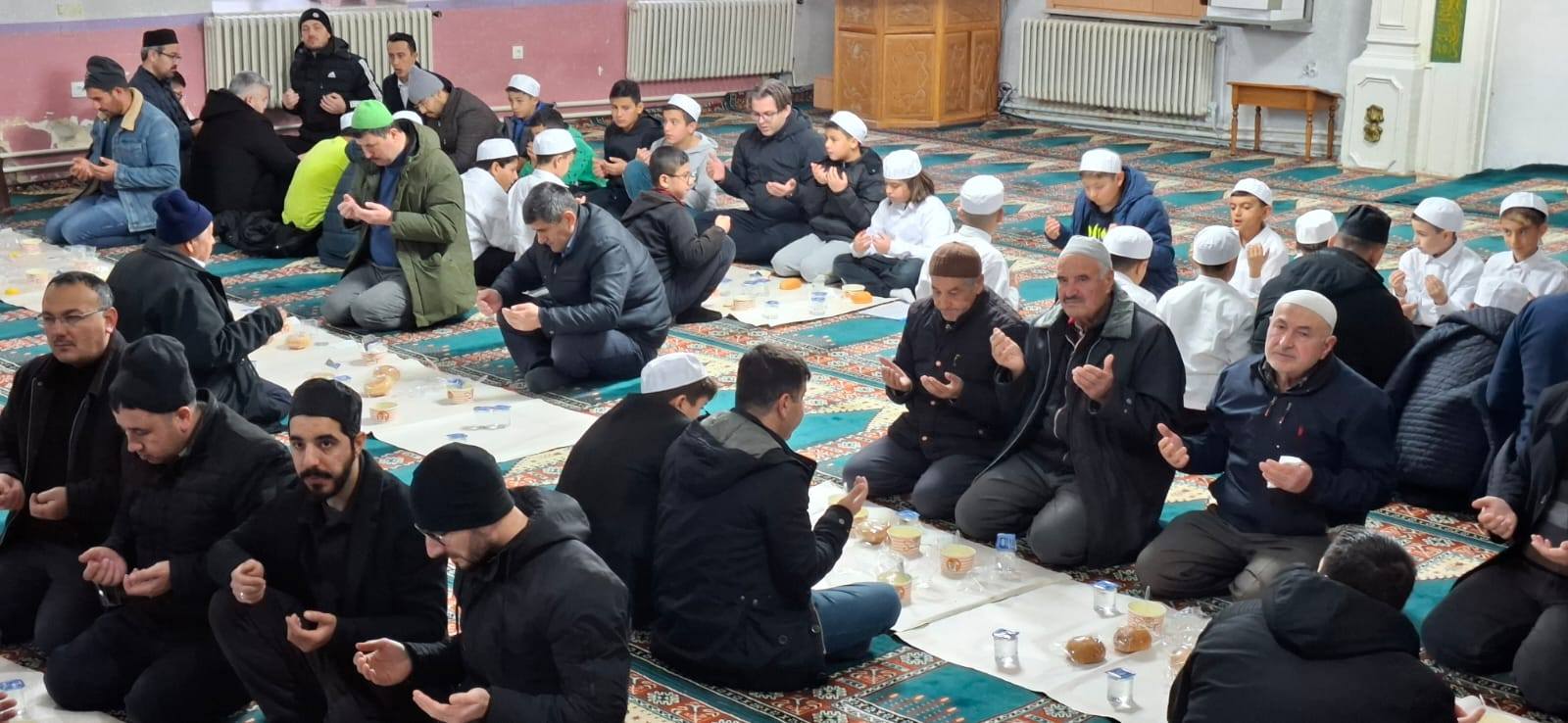 Dinar İlçesinde, “Hafızlarla Ailecek Sabah Namazı Buluşması” Programı Düzenlendi