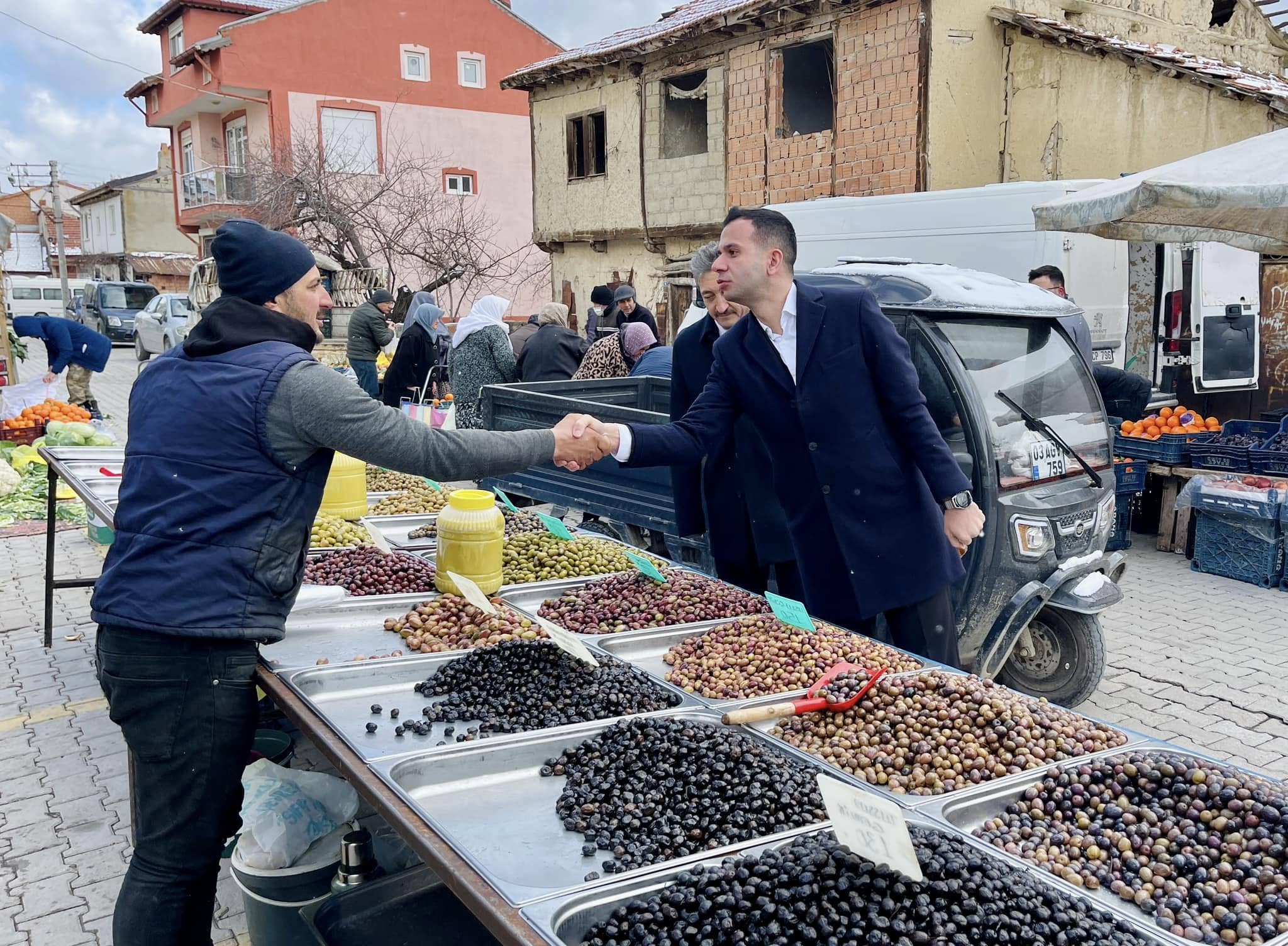 Kaymakam Aslan, Halk Pazarında Vatandaşlarla Buluştu