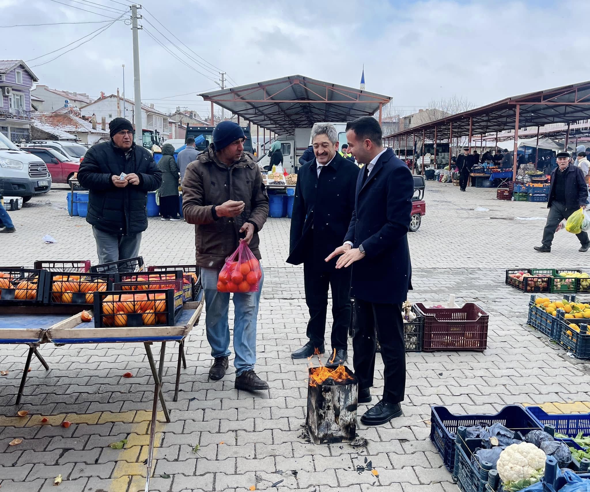 Kaymakam Aslan, Halk Pazarında Vatandaşlarla Buluştu