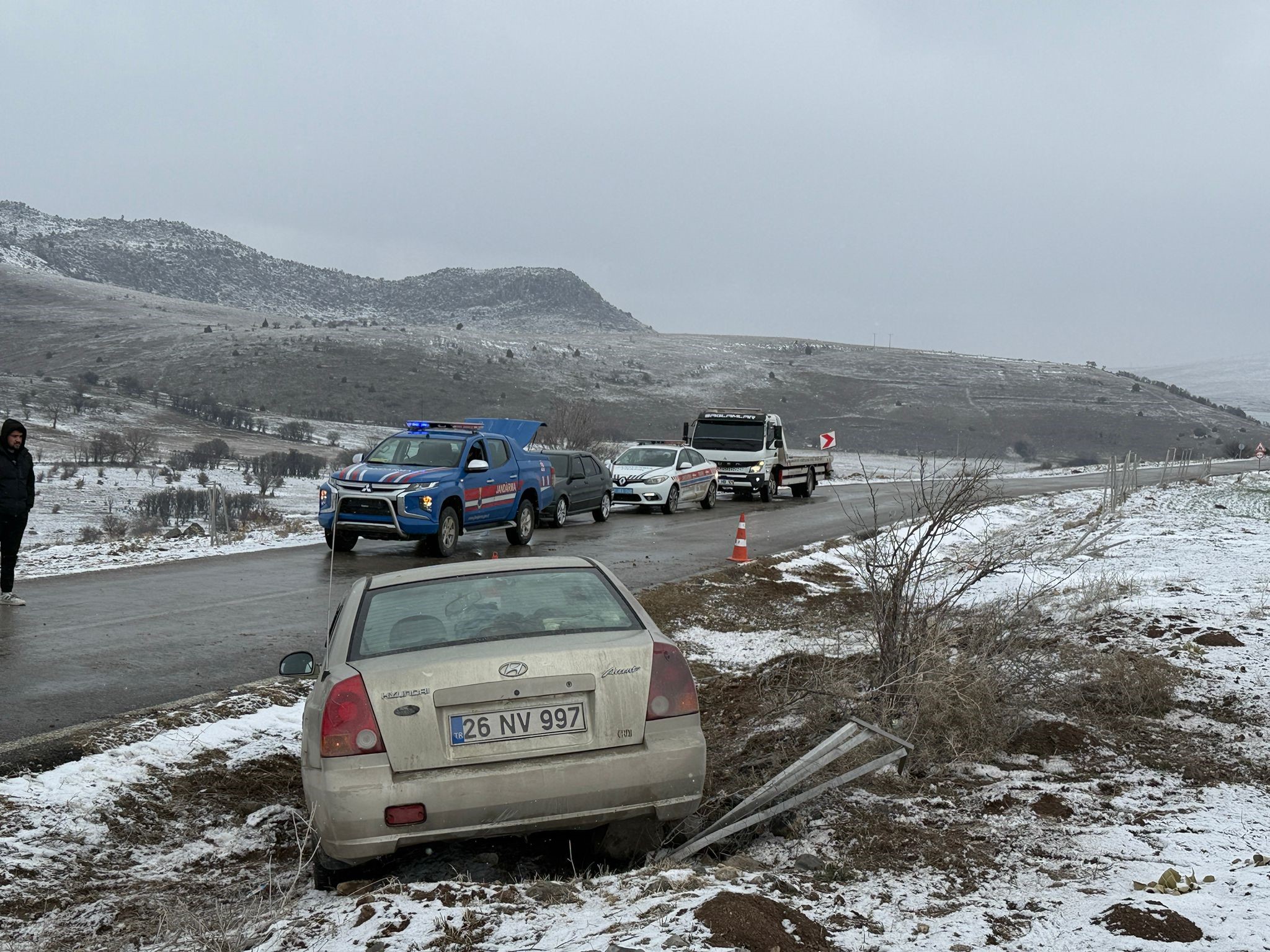 Kontrolden Çıkan Otomobil Şarampole Girdi: 4 Kişi Yaralandı