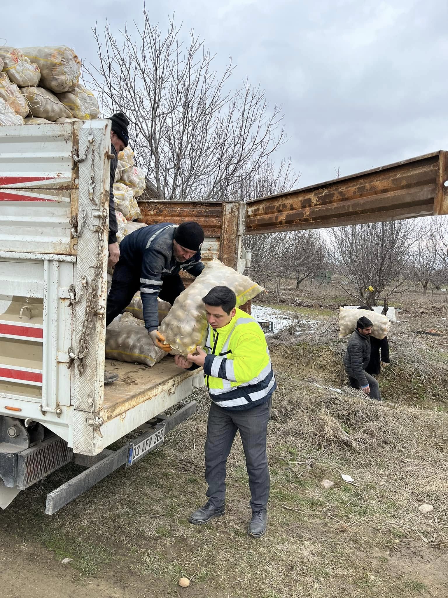 Ramazan Ayı Öncesi Afyonkarahisar'da 12 Ton Patates Dağıtıldı