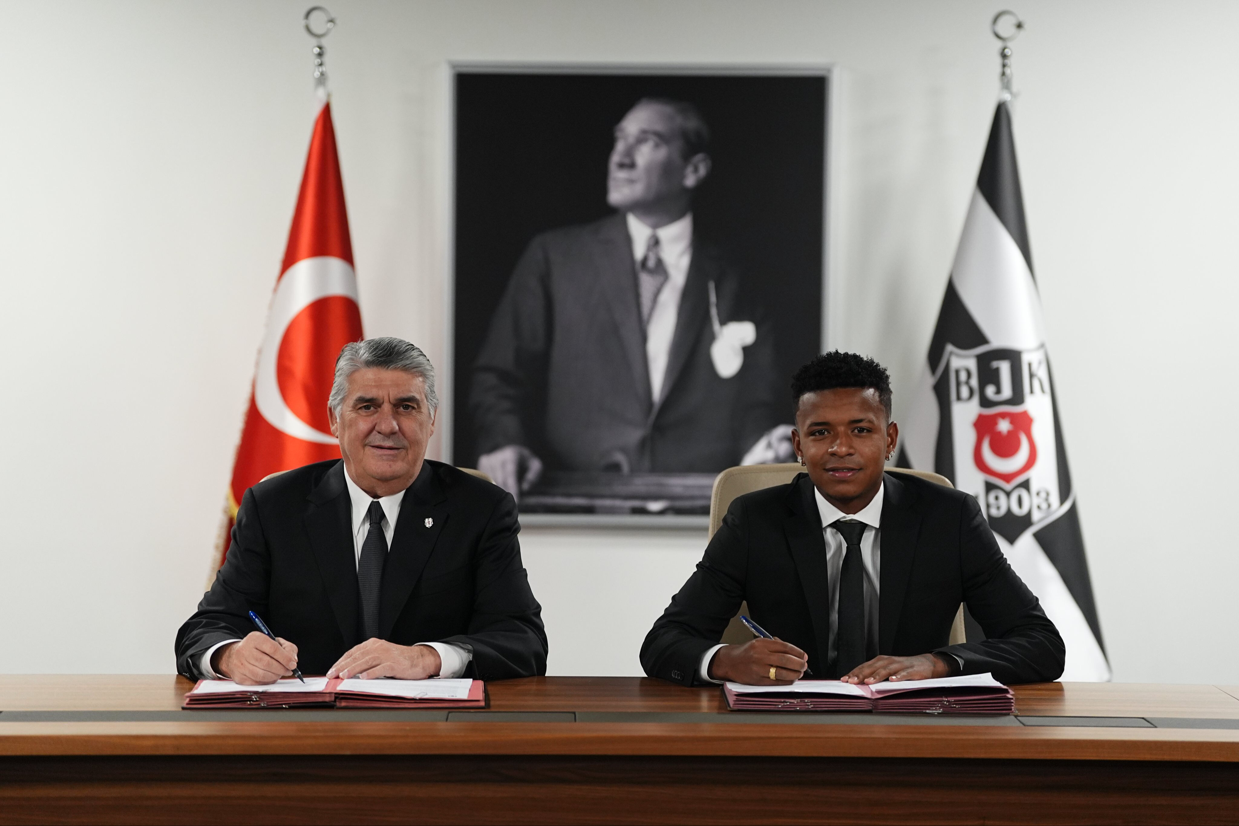 Beşiktaş Yıldız Oyuncu " Keny Alexander Arroyo Alvarado ile Sözleşme İmzaladı