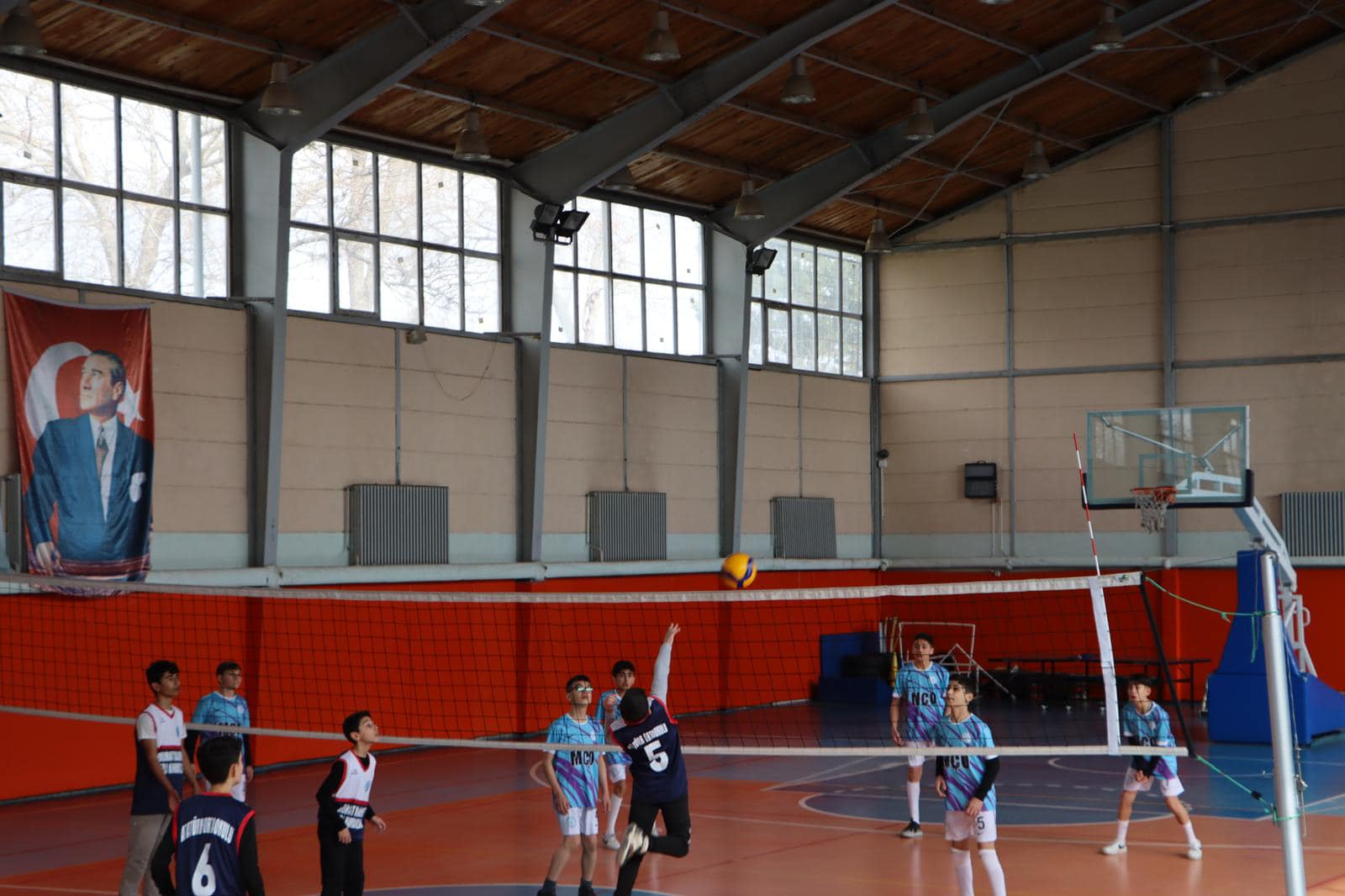Kaymakam Akgül, "Kürşat Ulay Okullar Arası Voleybol Turnuvasının" Açılışına Katıldı