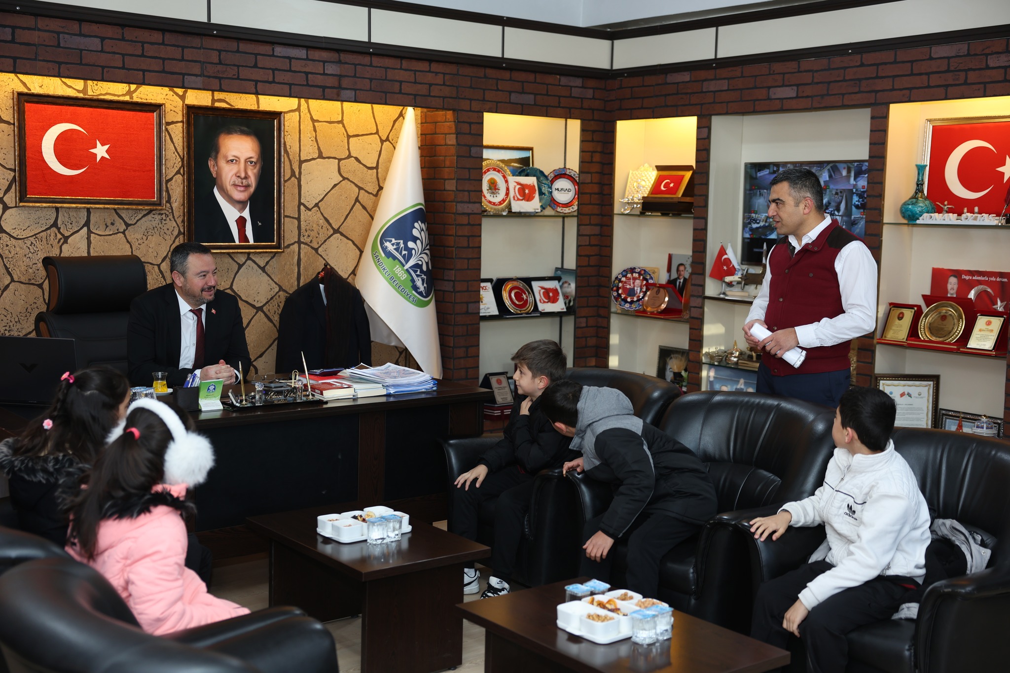 Barbaros Ortaokulu Öğrencilerinden Başkan Öztaş'a Ziyaret